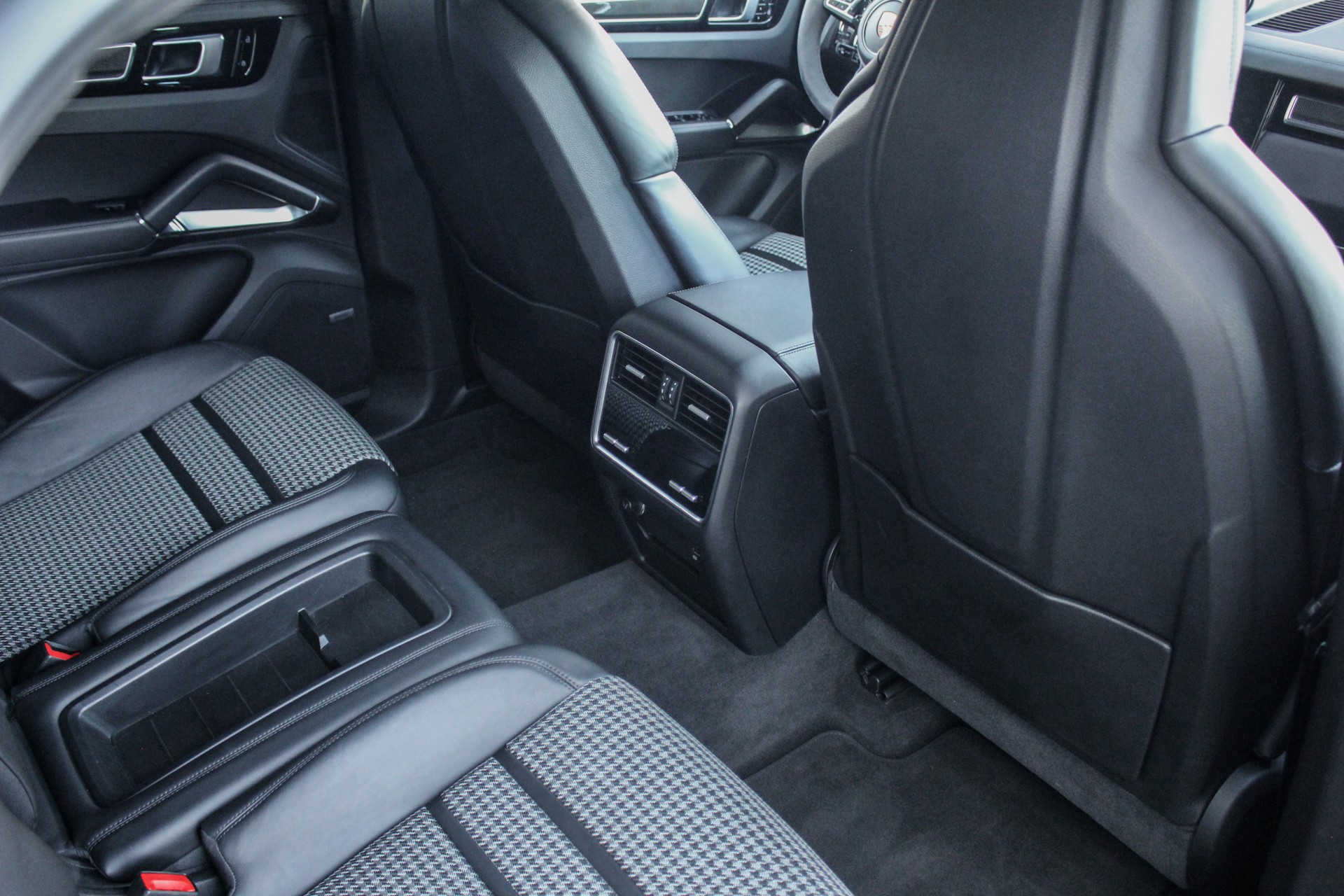 PORSCHE Cayenne III Turbo Coupé-image-23