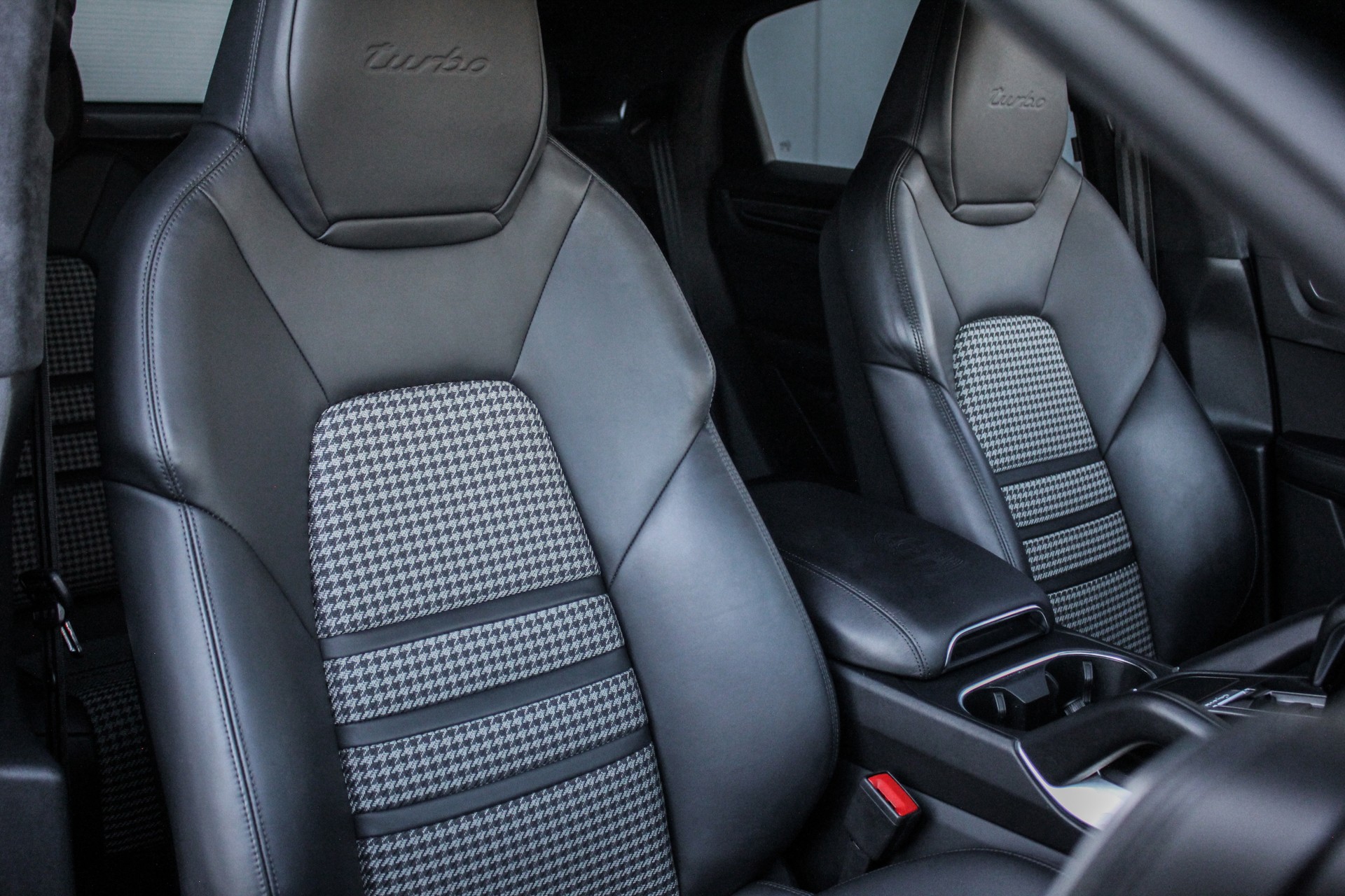 PORSCHE Cayenne III Turbo Coupé-image-15