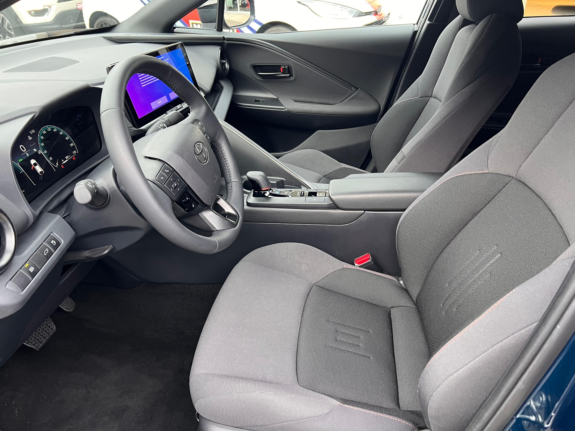 TOYOTA C-HR 2.0 HEV Trend 4x4-image-8