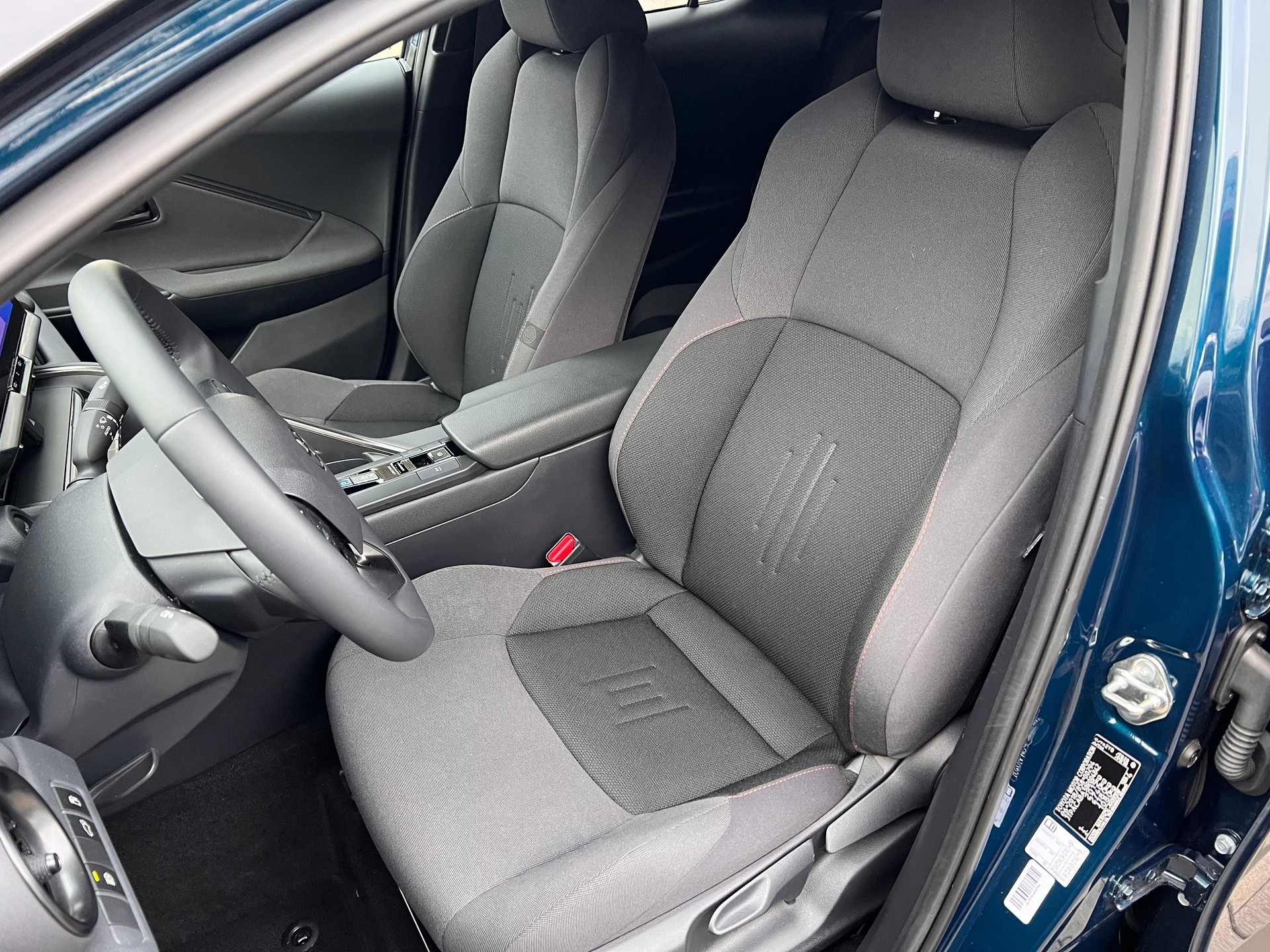 TOYOTA C-HR 2.0 HEV Trend 4x4-image-9