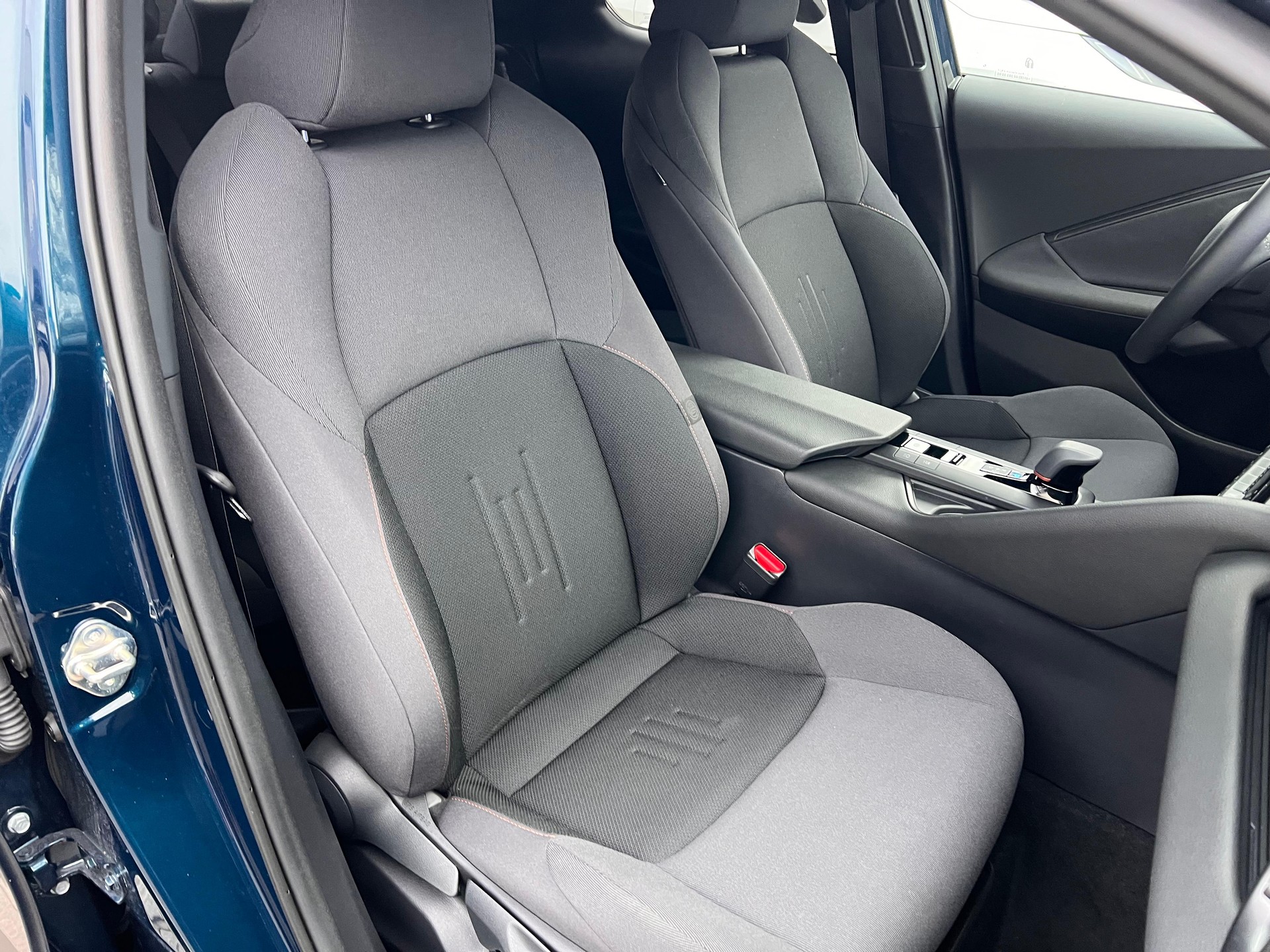 TOYOTA C-HR 2.0 HEV Trend 4x4-image-14