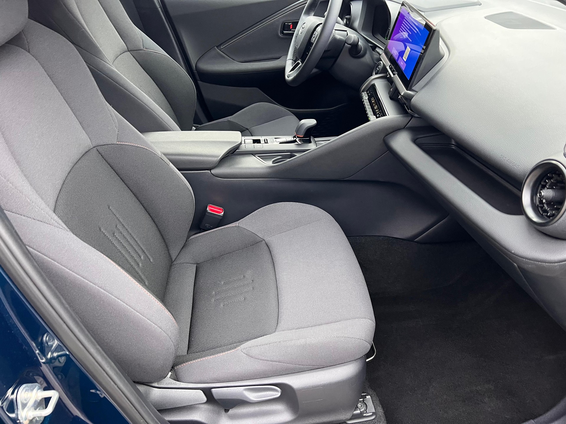 TOYOTA C-HR 2.0 HEV Trend 4x4-image-12