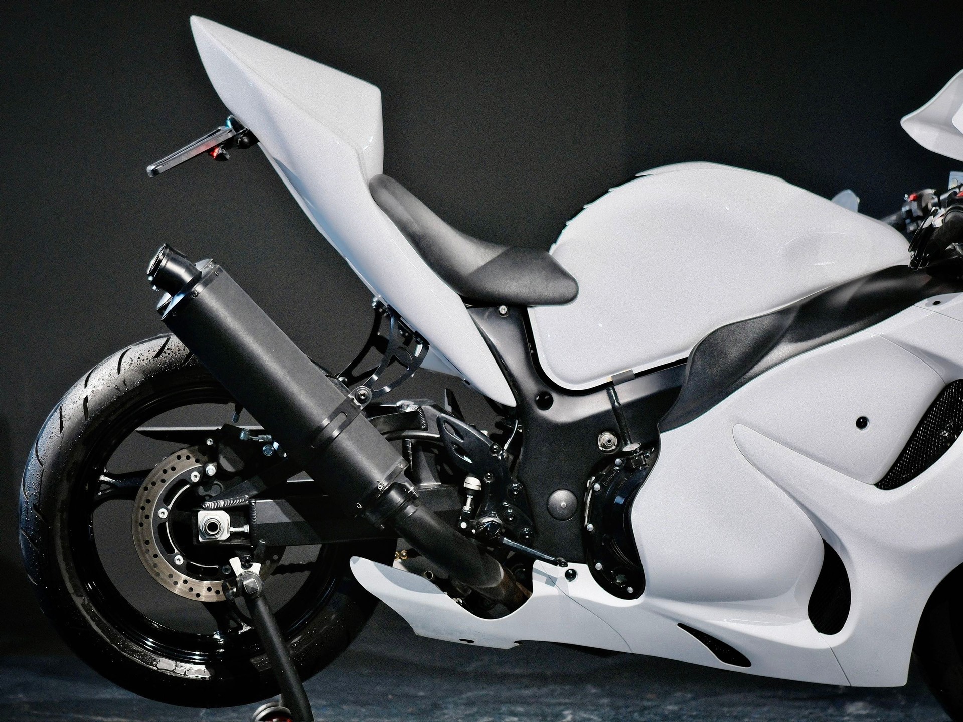 SUZUKI GSX 1300 RZ Hayabusa K8-image-9