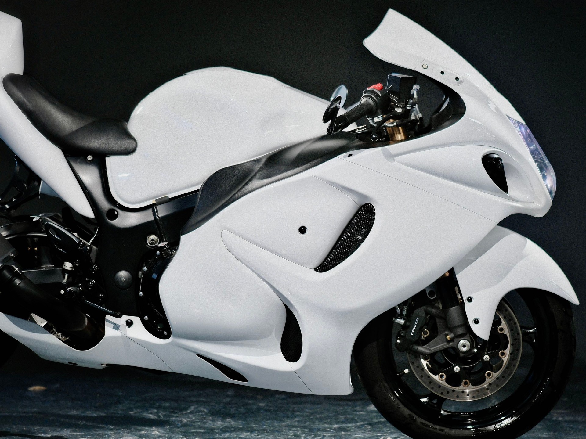 SUZUKI GSX 1300 RZ Hayabusa K8-image-14