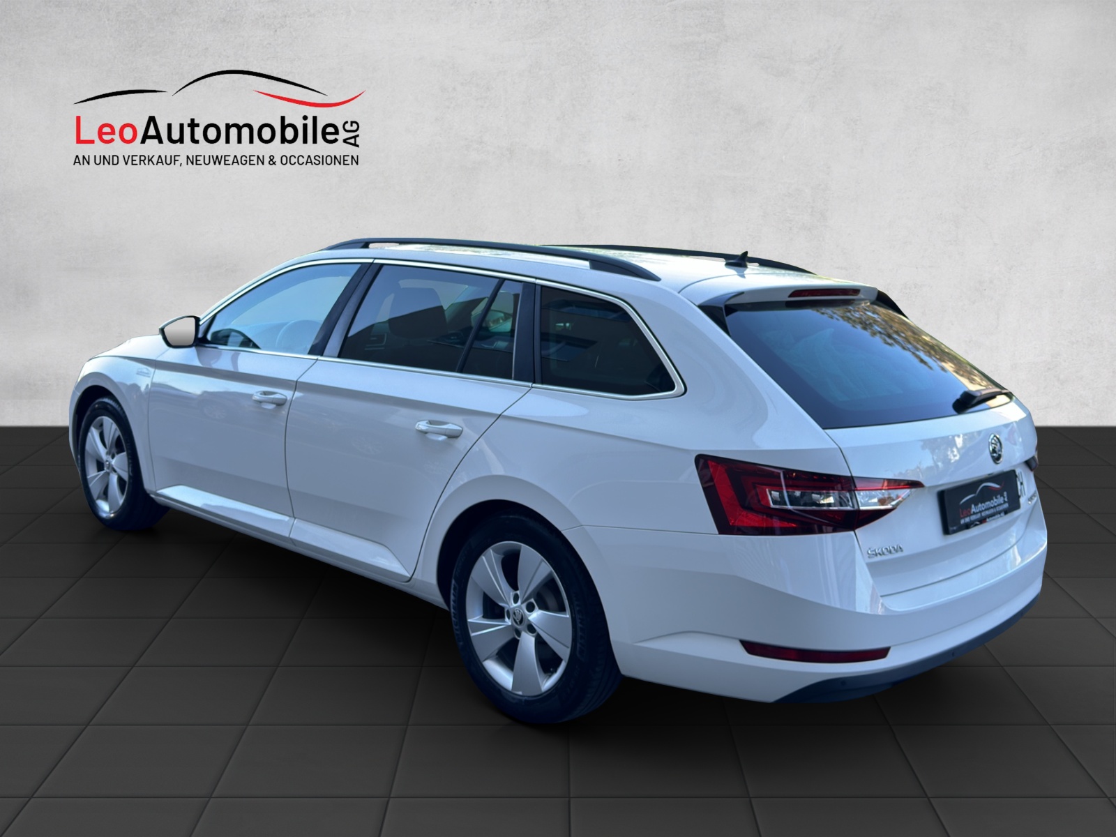 SKODA Superb Combi 2.0 TDi Ambition DSG-showroom-element-2