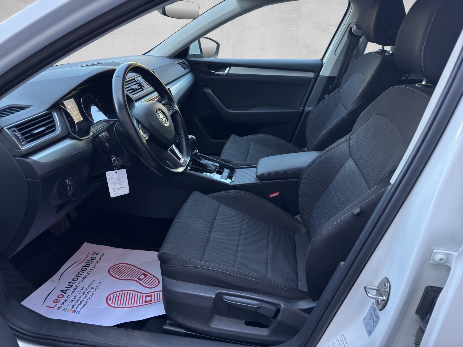 SKODA Superb Combi 2.0 TDi Ambition DSG-image-8