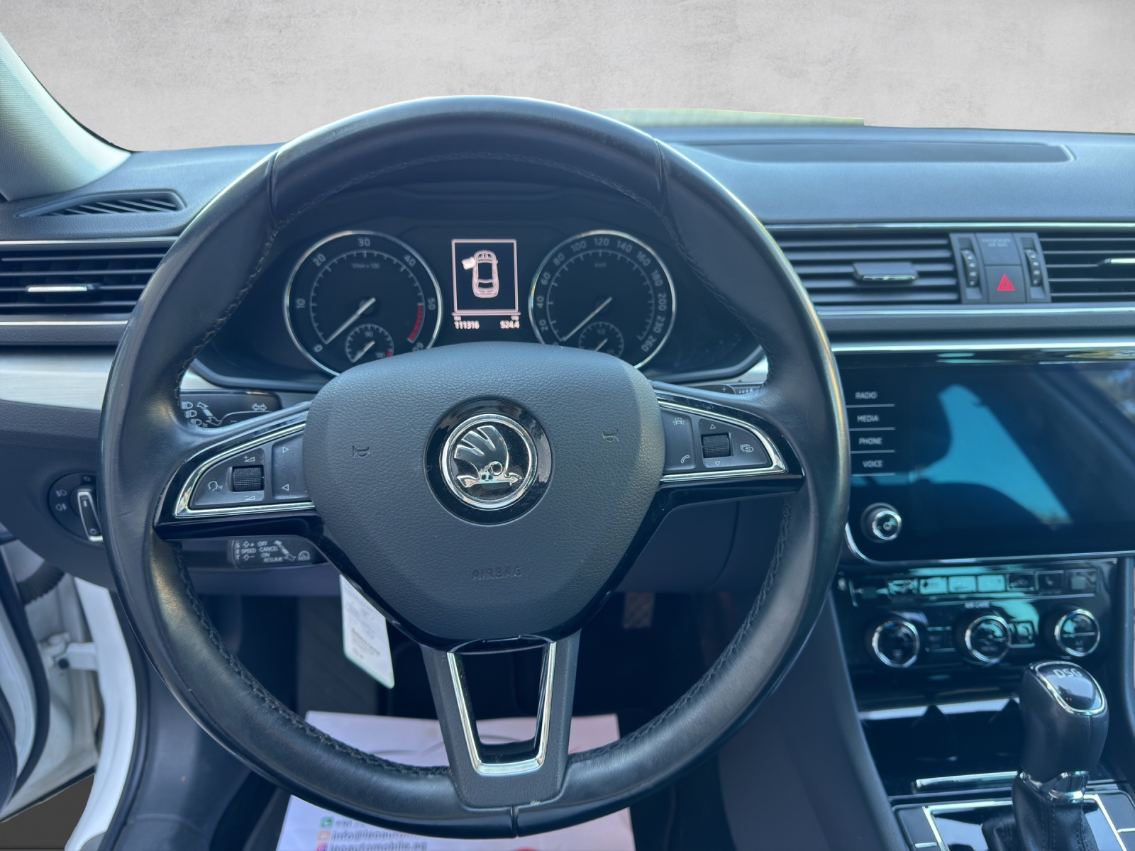SKODA Superb Combi 2.0 TDi Ambition DSG-image-9