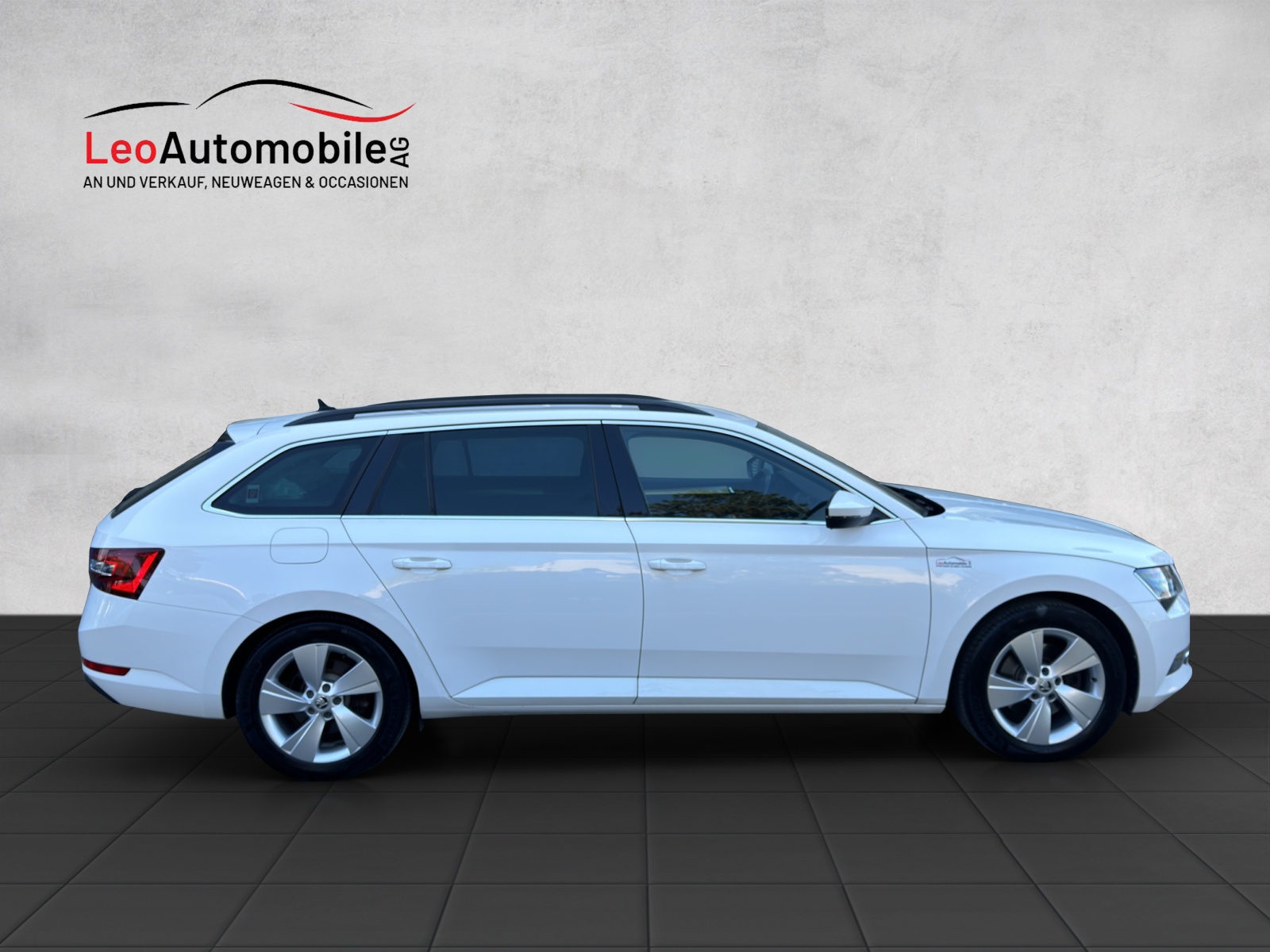 SKODA Superb Combi 2.0 TDi Ambition DSG-image-5