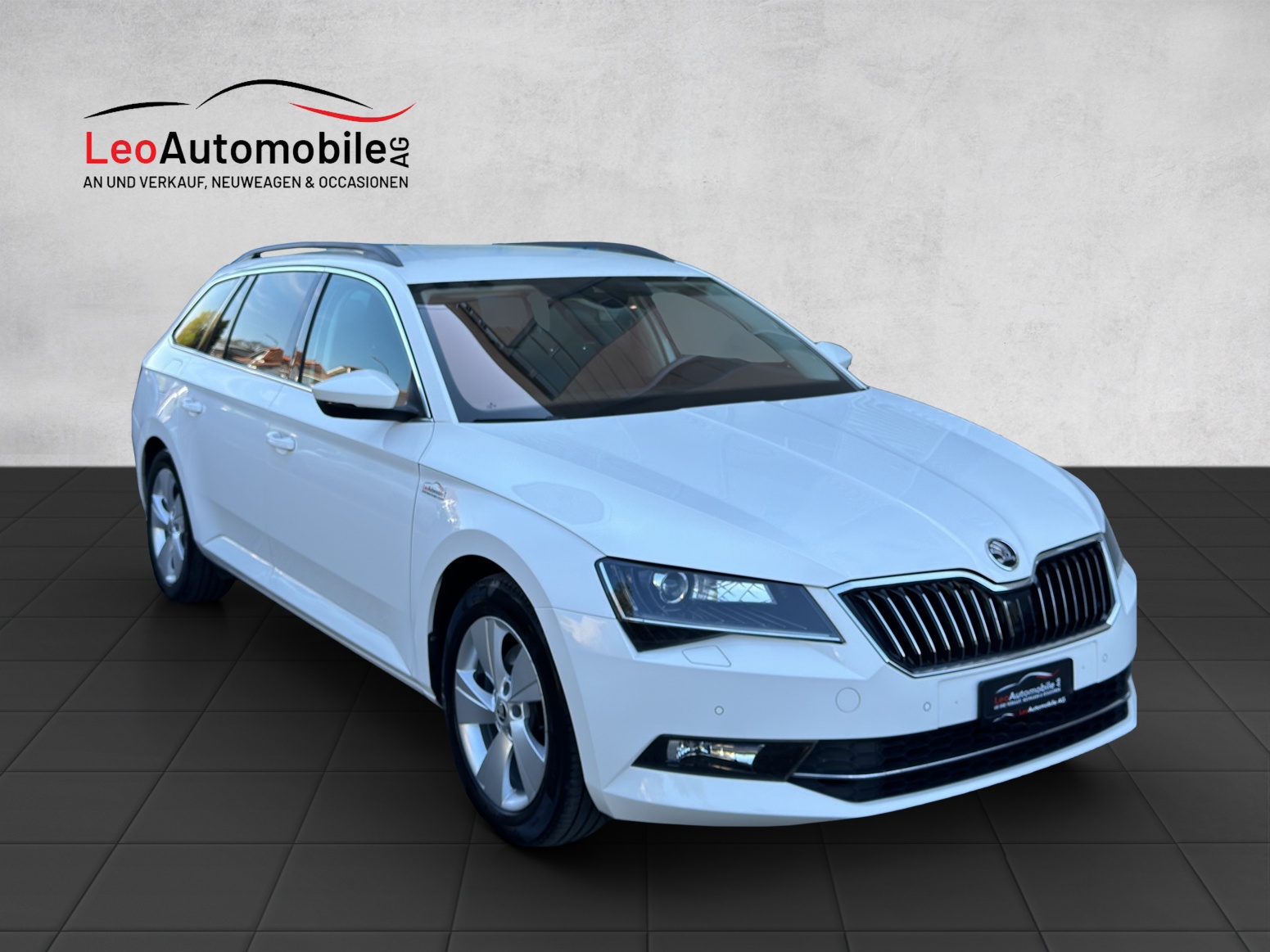 SKODA Superb Combi 2.0 TDi Ambition DSG-image-6