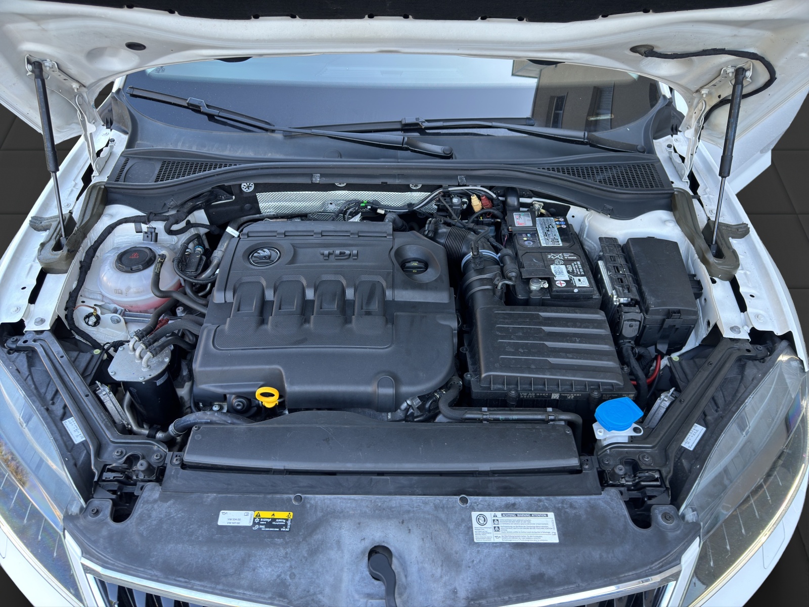 SKODA Superb Combi 2.0 TDi Ambition DSG-image-17