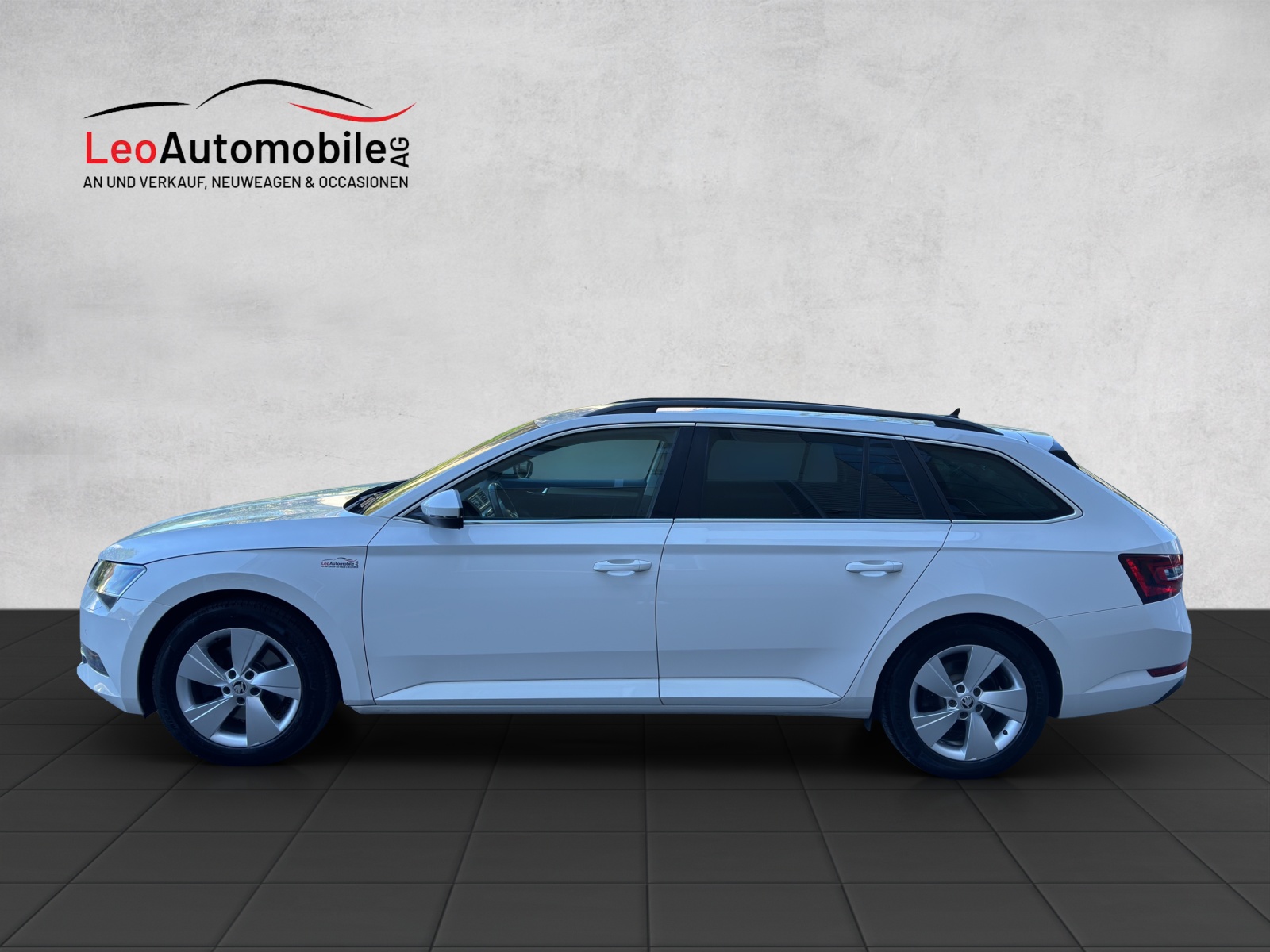 SKODA Superb Combi 2.0 TDi Ambition DSG-showroom-element-1