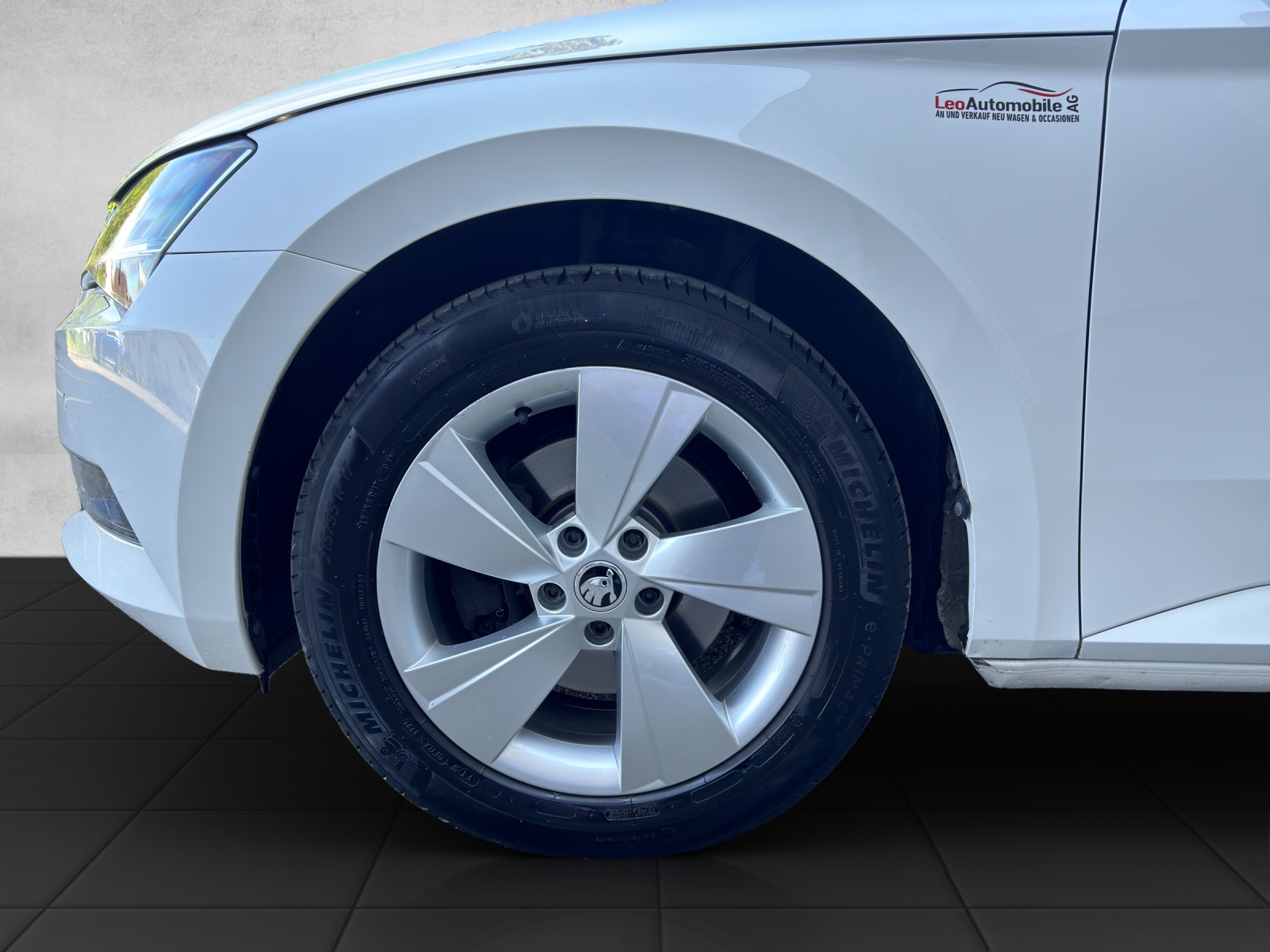 SKODA Superb Combi 2.0 TDi Ambition DSG-image-18
