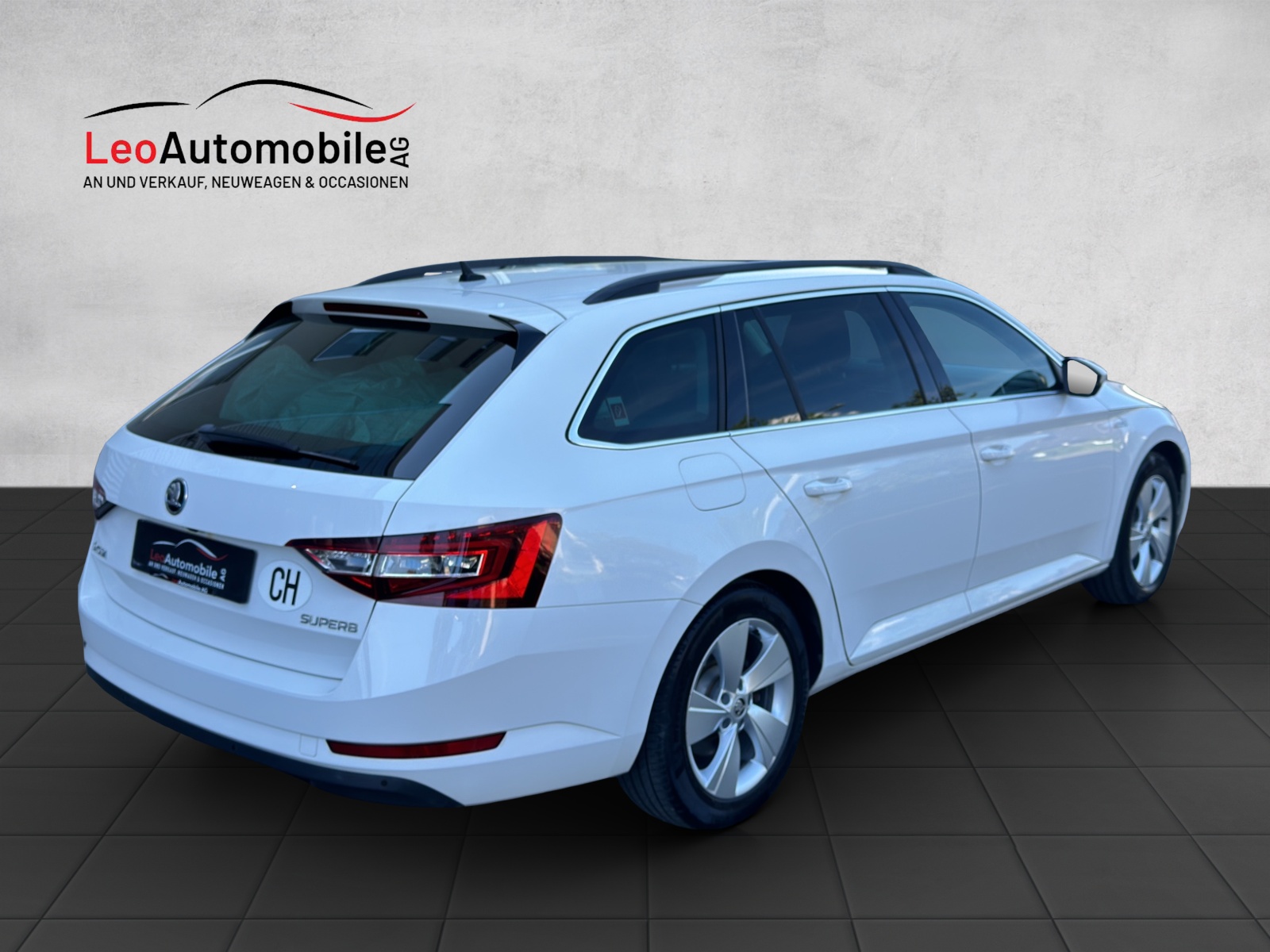 SKODA Superb Combi 2.0 TDi Ambition DSG-image-4
