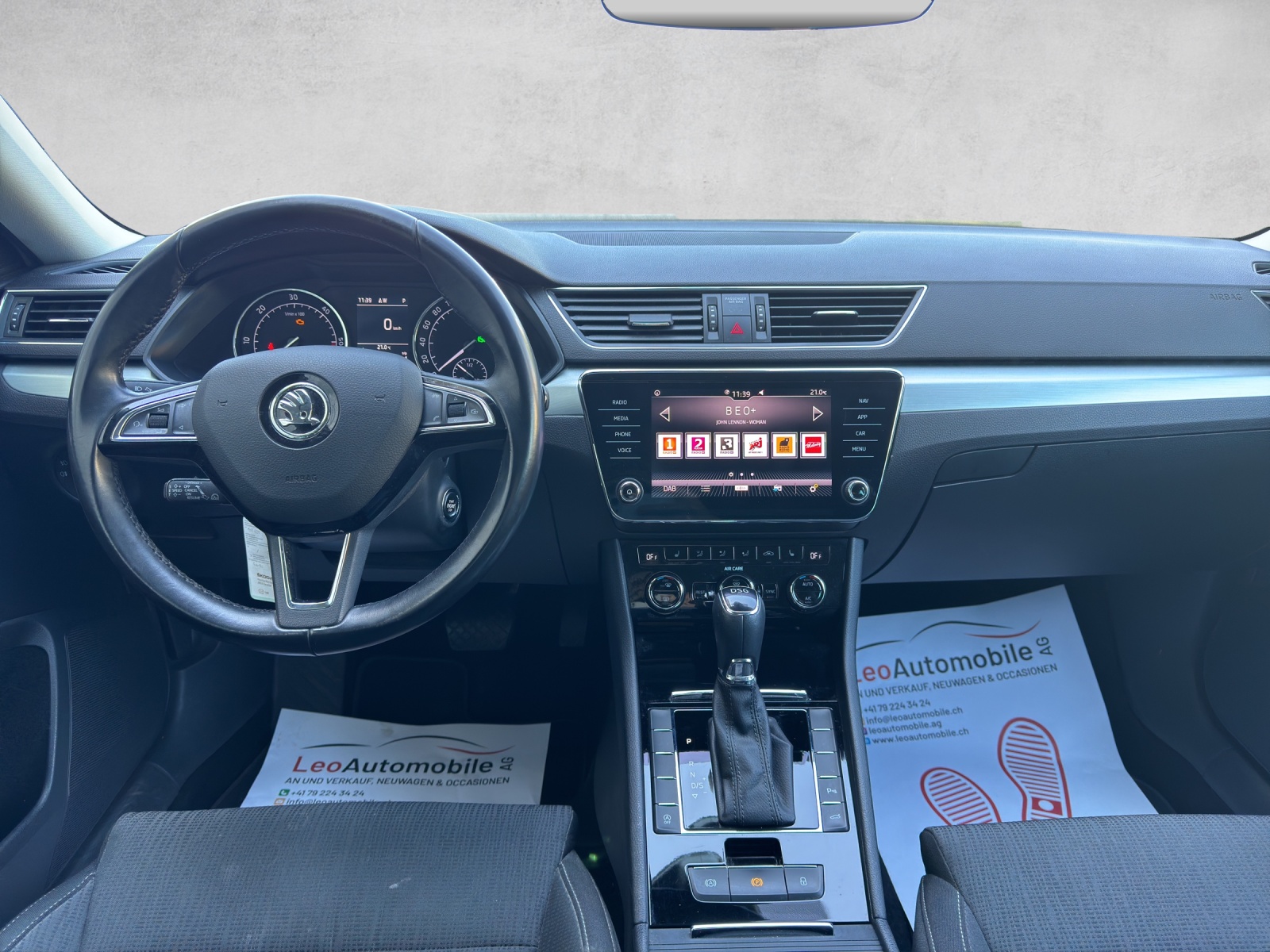 SKODA Superb Combi 2.0 TDi Ambition DSG-image-12