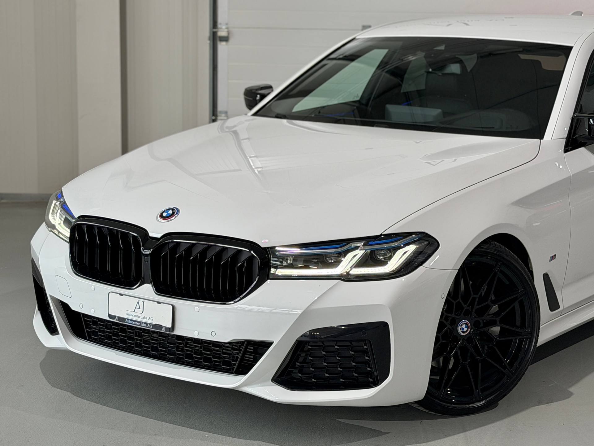 BMW 530d xDrive 48V M Sport Steptronic inkl. BMW Garantie-showroom-element-1