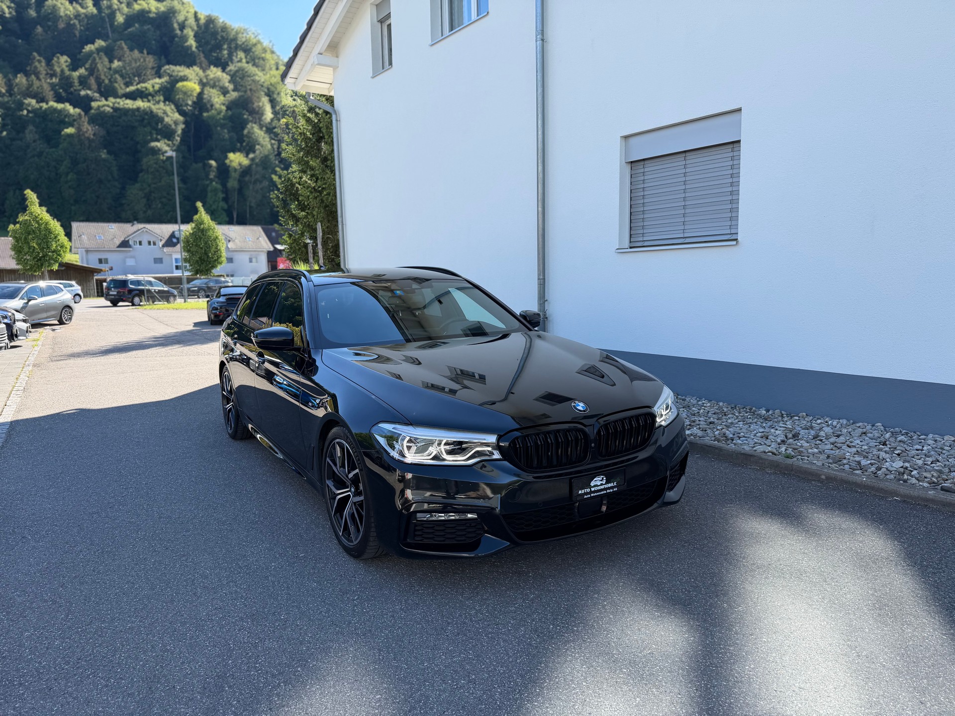 BMW 520d xDrive Touring Steptronic-showroom-element-1