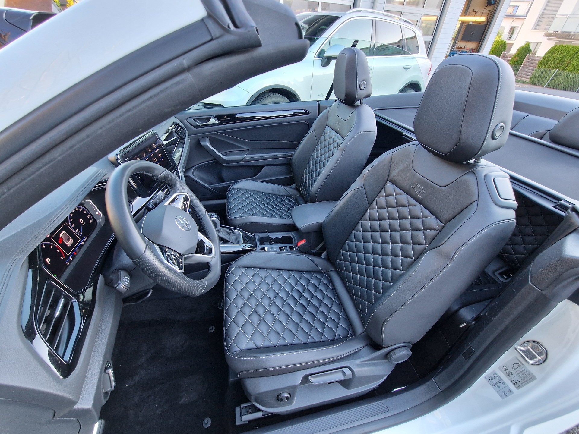 VW T-Roc Cabriolet 1.5 TSI EVO R-Line DSG-image-8