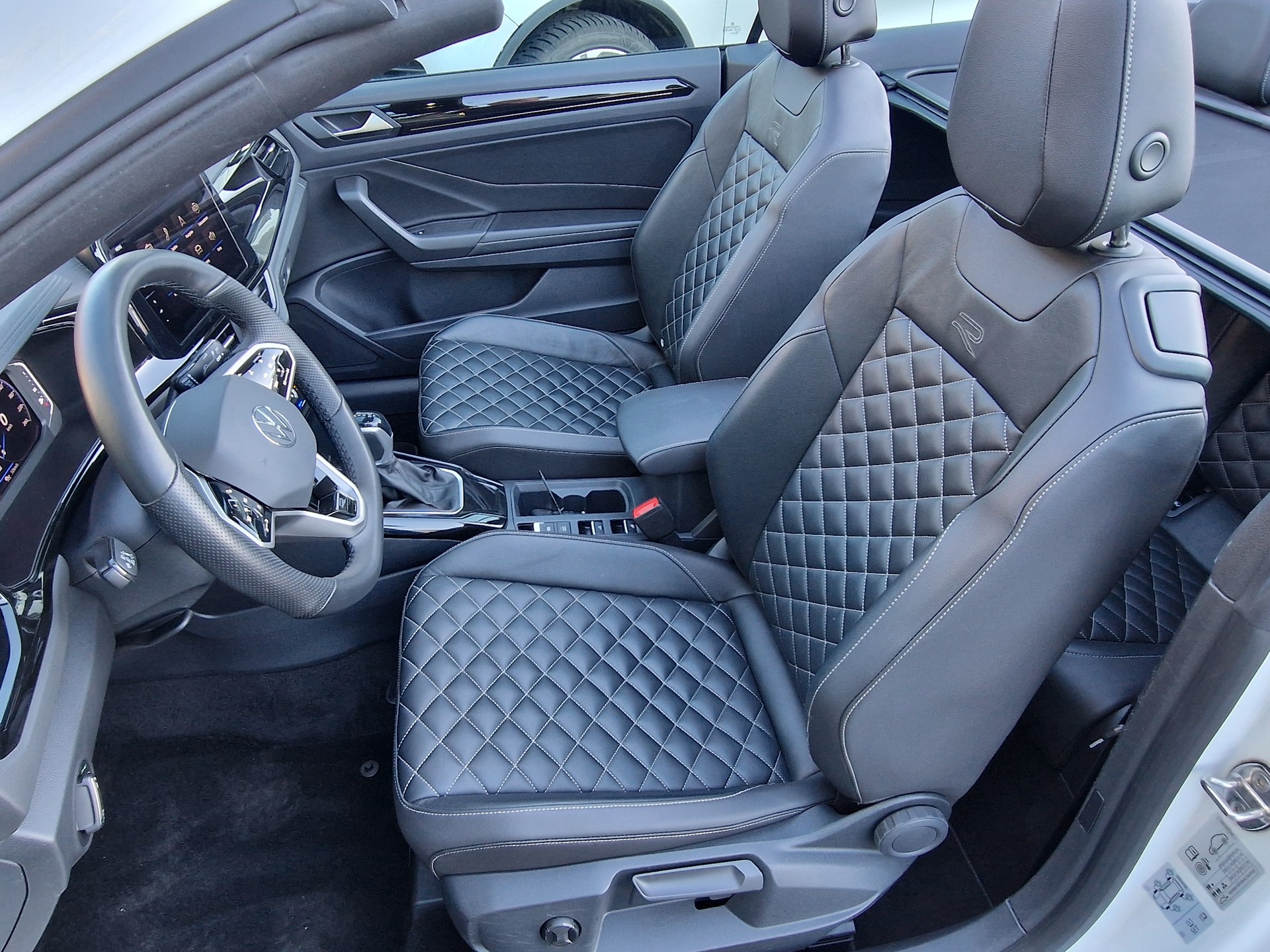VW T-Roc Cabriolet 1.5 TSI EVO R-Line DSG-image-6
