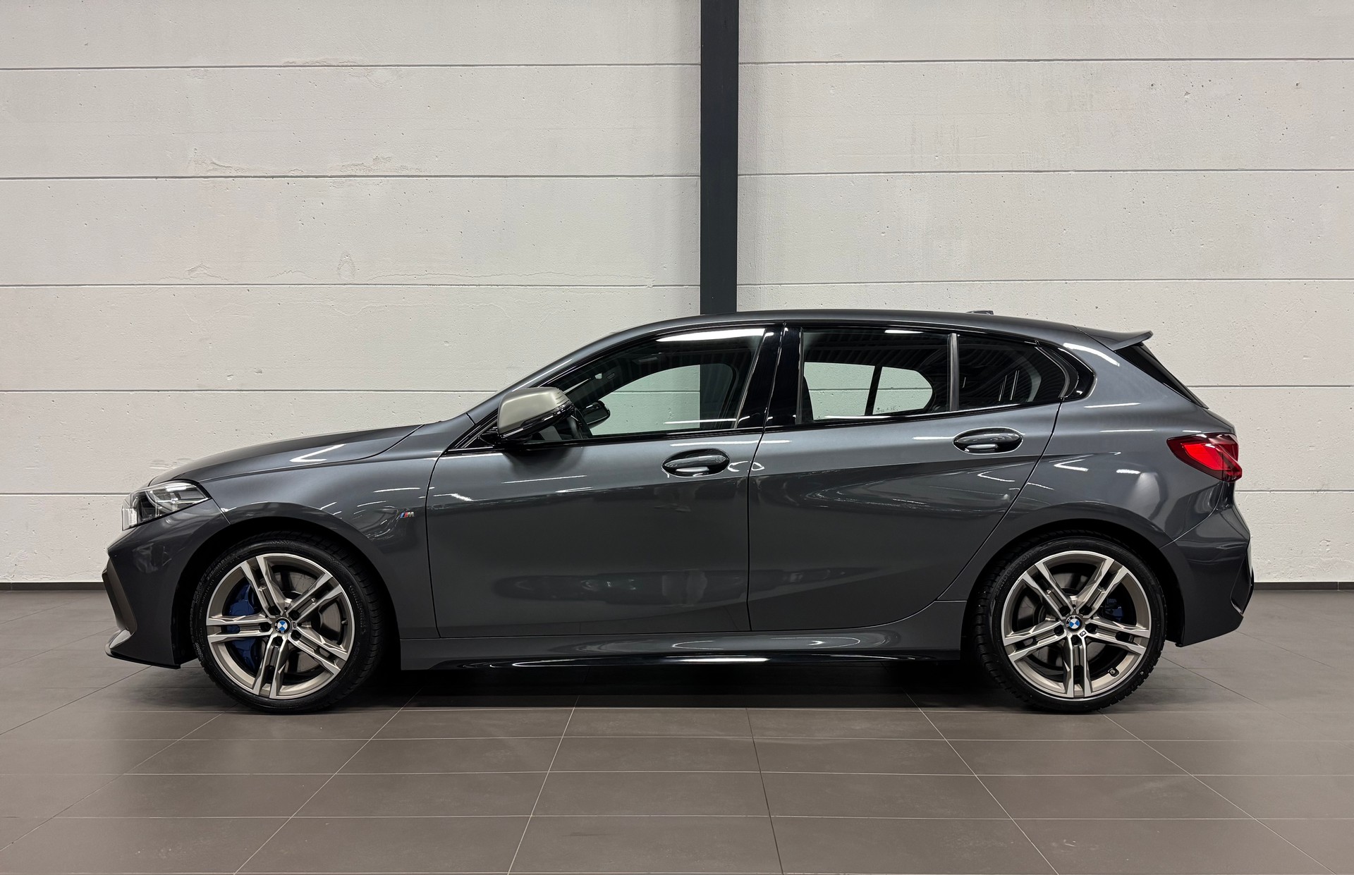 BMW M135i xDrive Steptronic-image-8