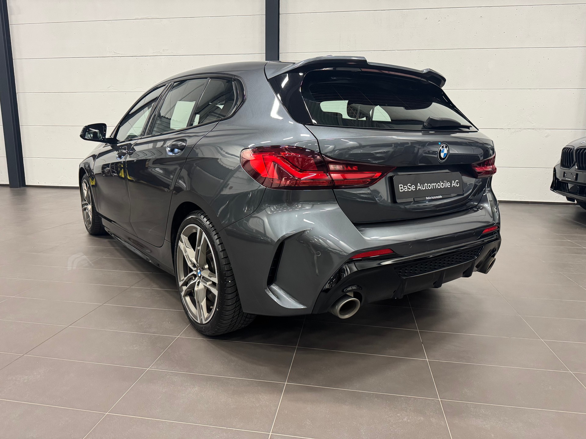 BMW M135i xDrive Steptronic-image-13