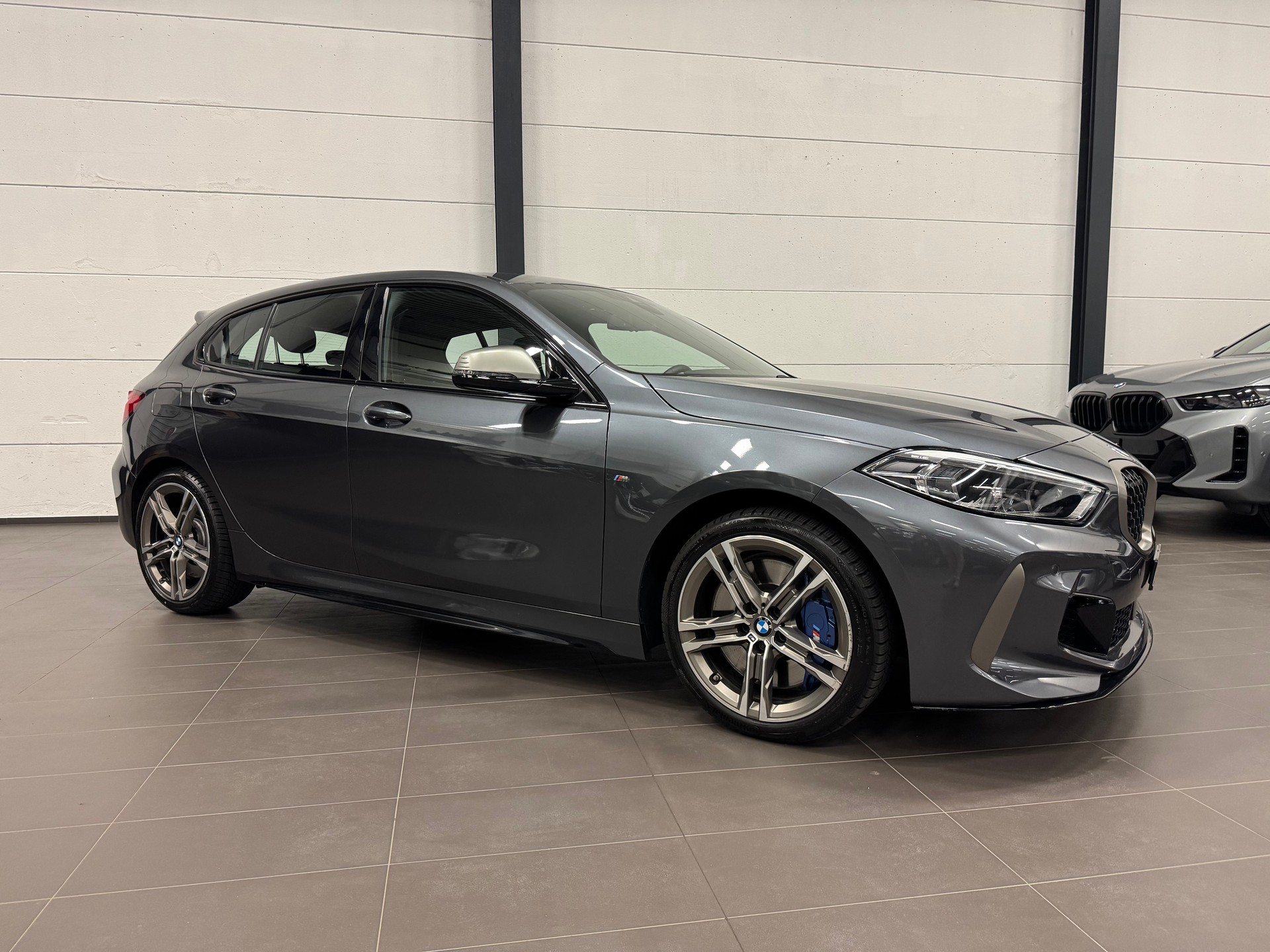 BMW M135i xDrive Steptronic-image-5