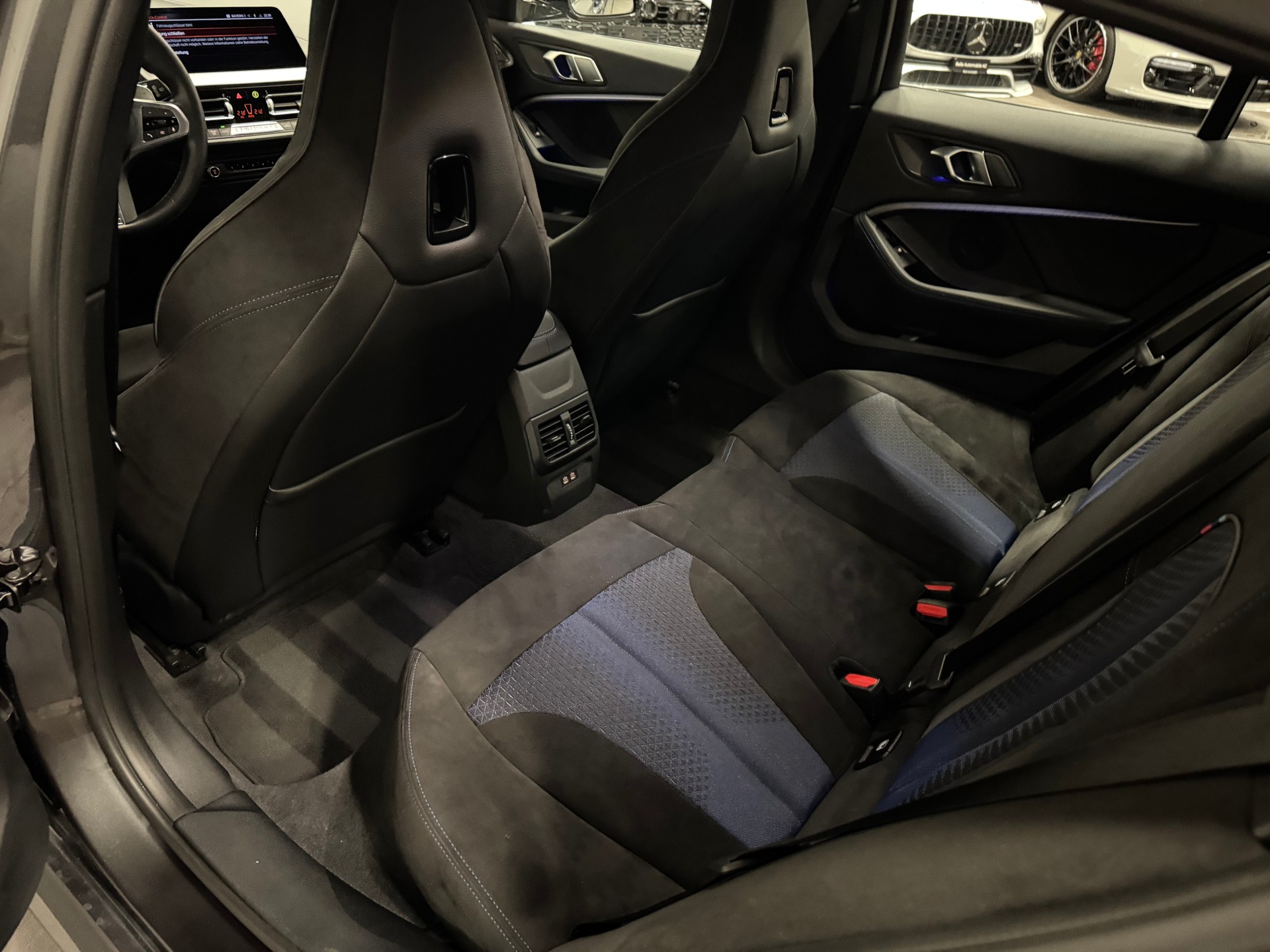 BMW M135i xDrive Steptronic-image-21