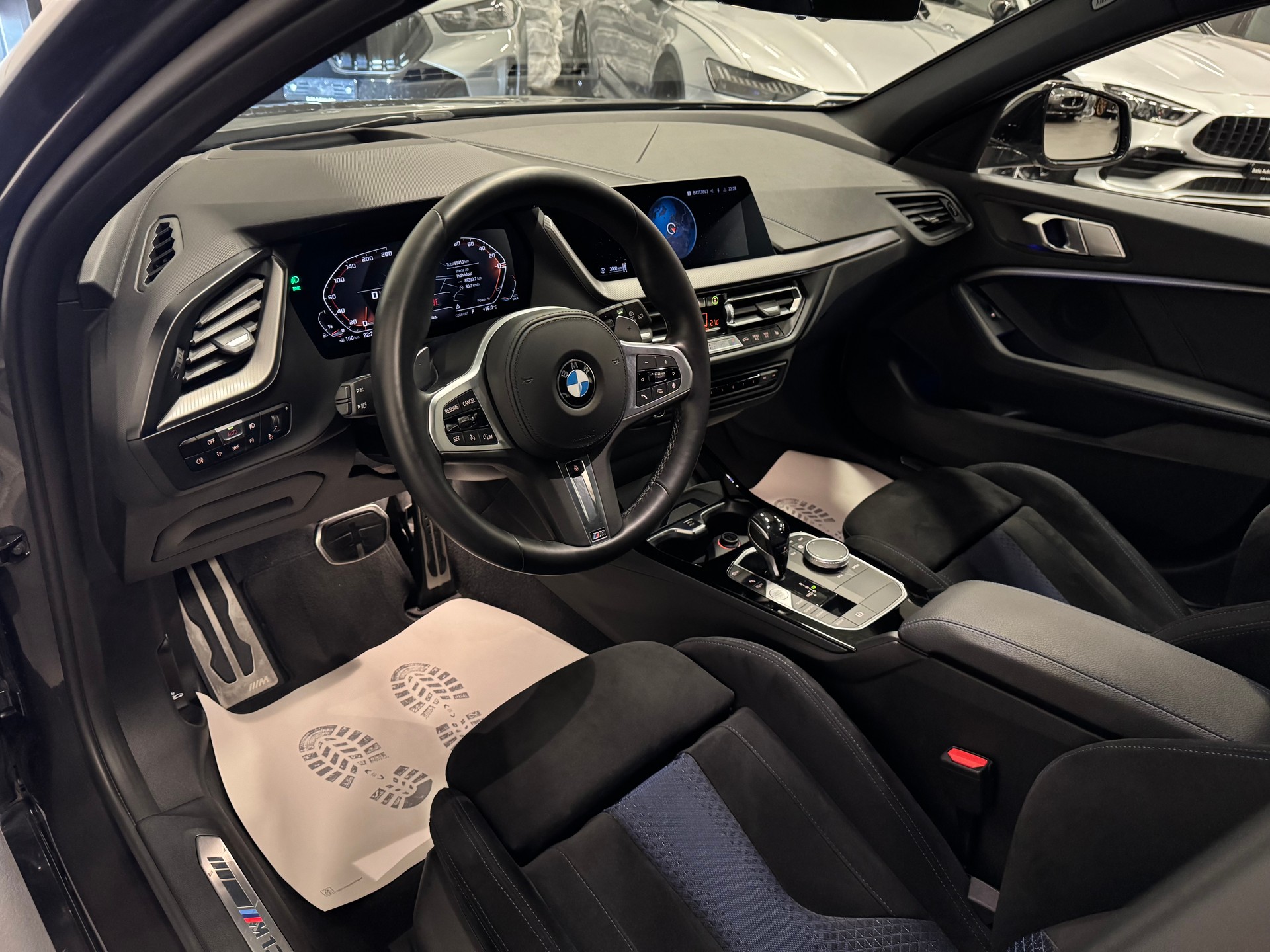 BMW M135i xDrive Steptronic-image-16