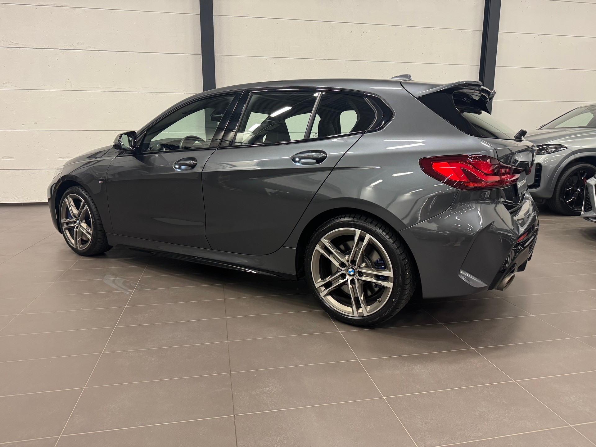 BMW M135i xDrive Steptronic-image-11