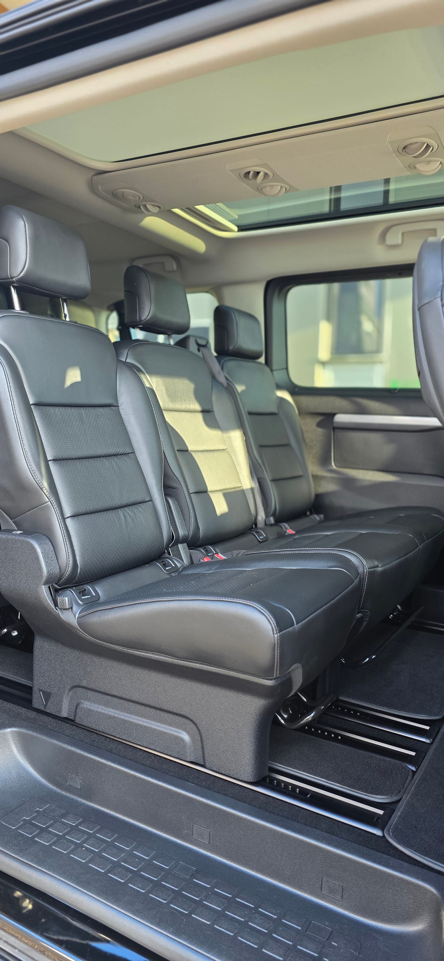 TOYOTA Proace Verso 2.0 D-4D L1 ** EXCLUSIVE ** Panorama ** ACC ** Standheizung **-image-12