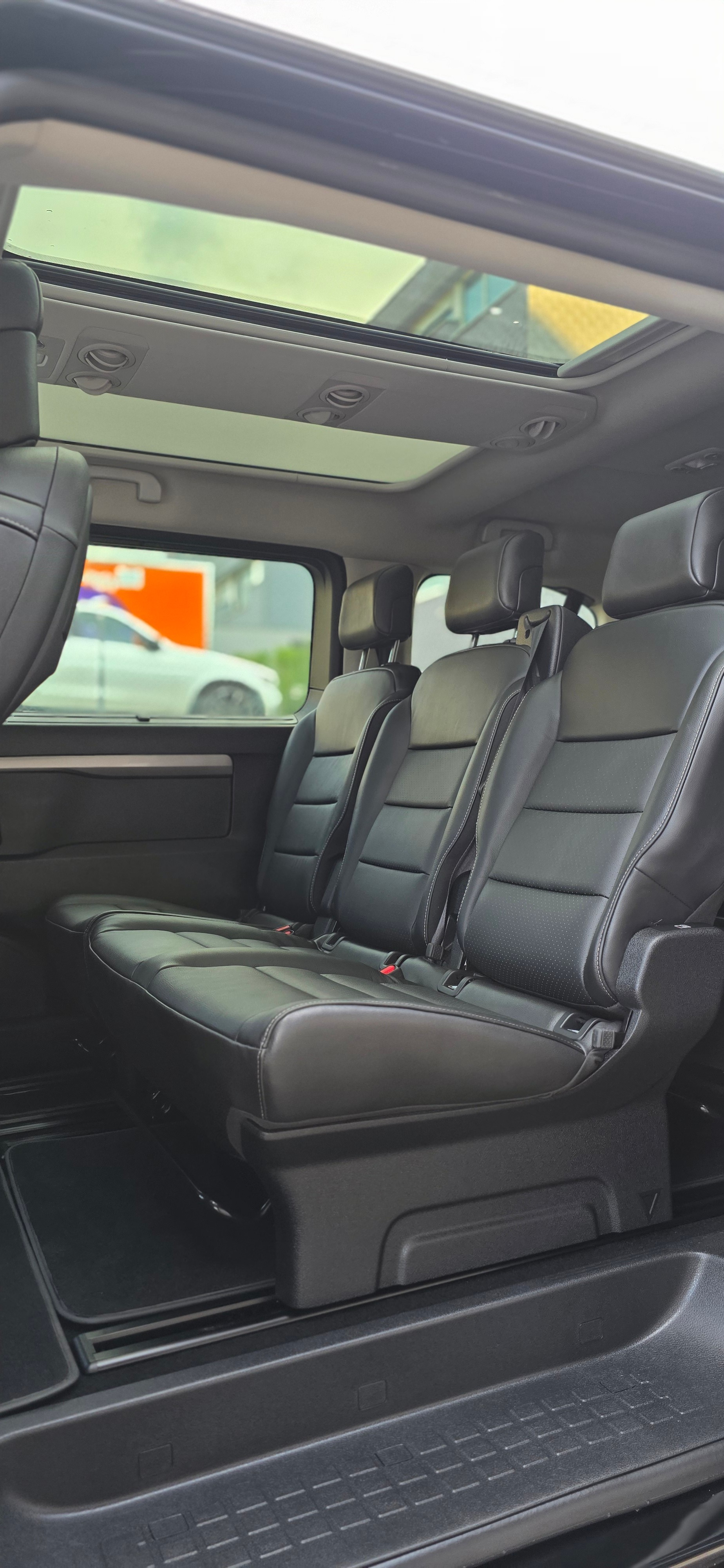 TOYOTA Proace Verso 2.0 D-4D L1 ** EXCLUSIVE ** Panorama ** ACC ** Standheizung **-image-11