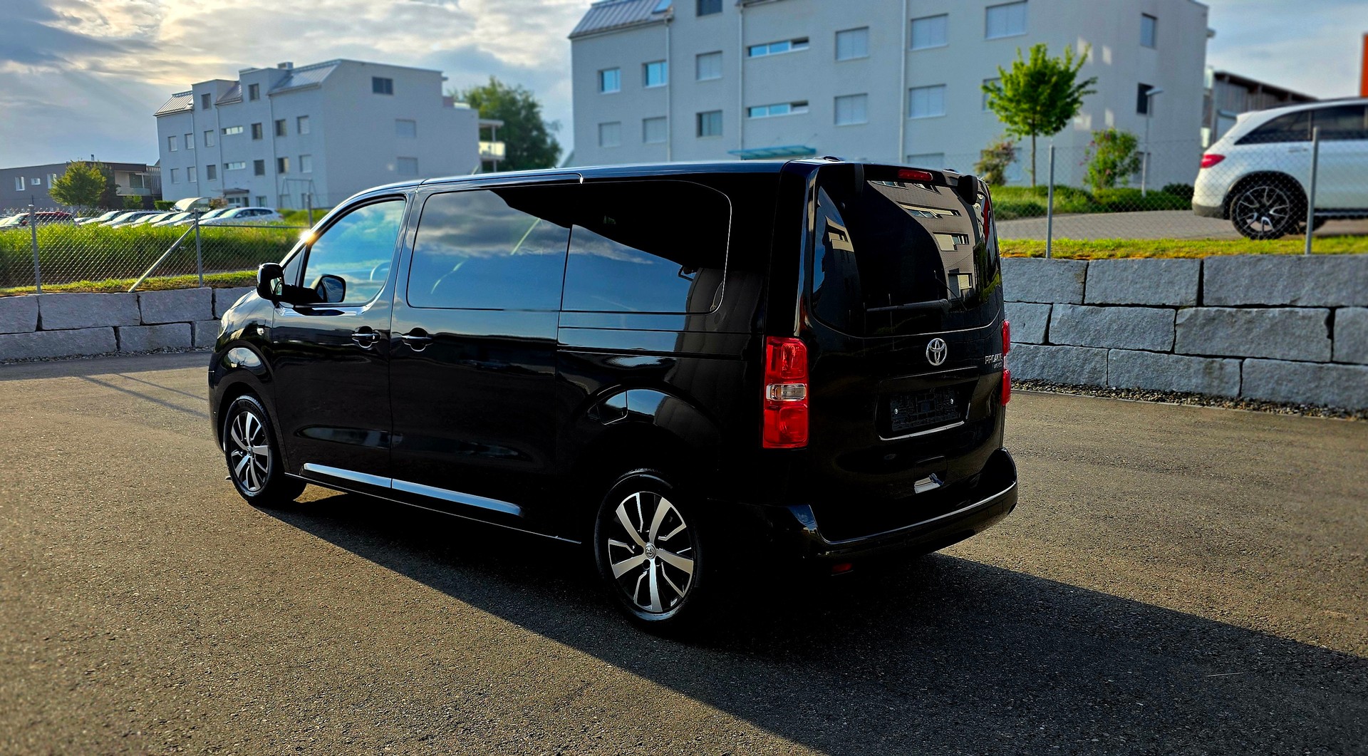 TOYOTA Proace Verso 2.0 D-4D L1 ** EXCLUSIVE ** Panorama ** ACC ** Standheizung **-image-6