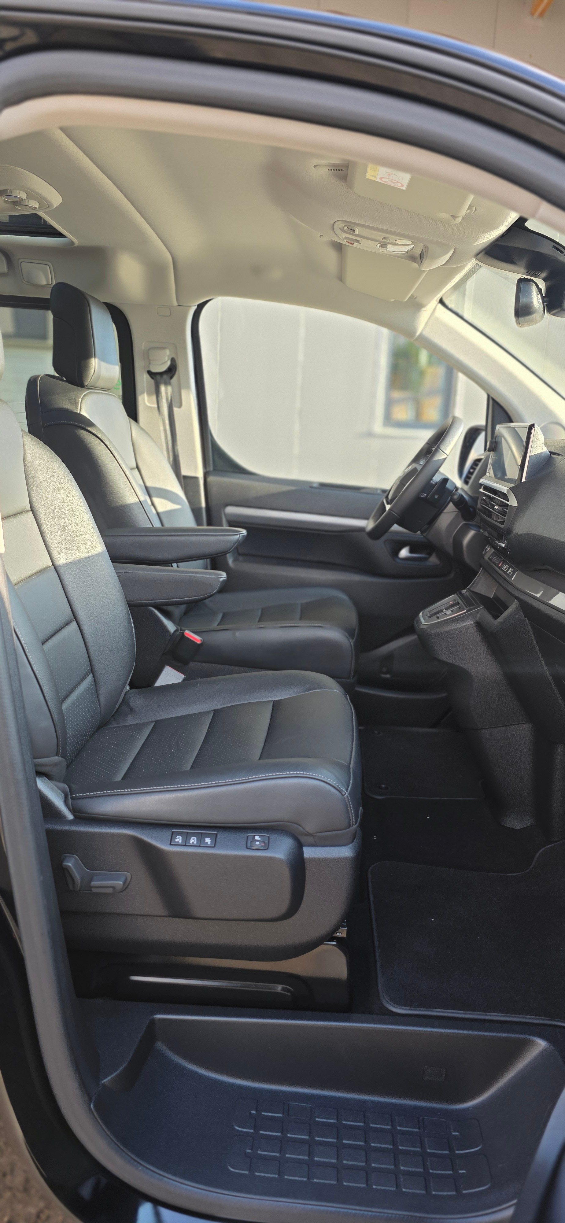 TOYOTA Proace Verso 2.0 D-4D L1 ** EXCLUSIVE ** Panorama ** ACC ** Standheizung **-image-13