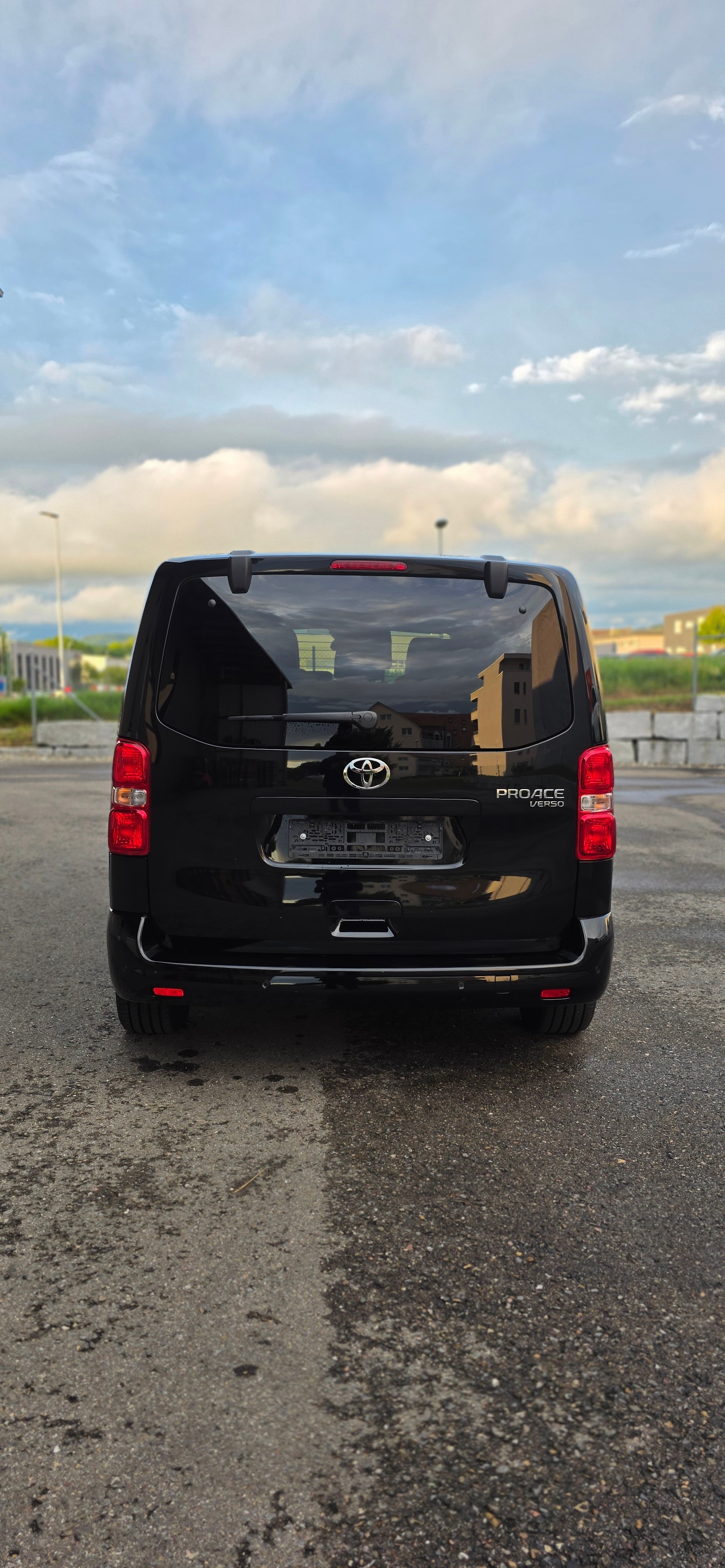 TOYOTA Proace Verso 2.0 D-4D L1 ** EXCLUSIVE ** Panorama ** ACC ** Standheizung **-showroom-element-3