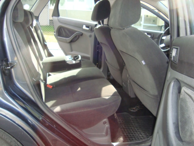 FORD Focus 2.0i Ghia-image-7