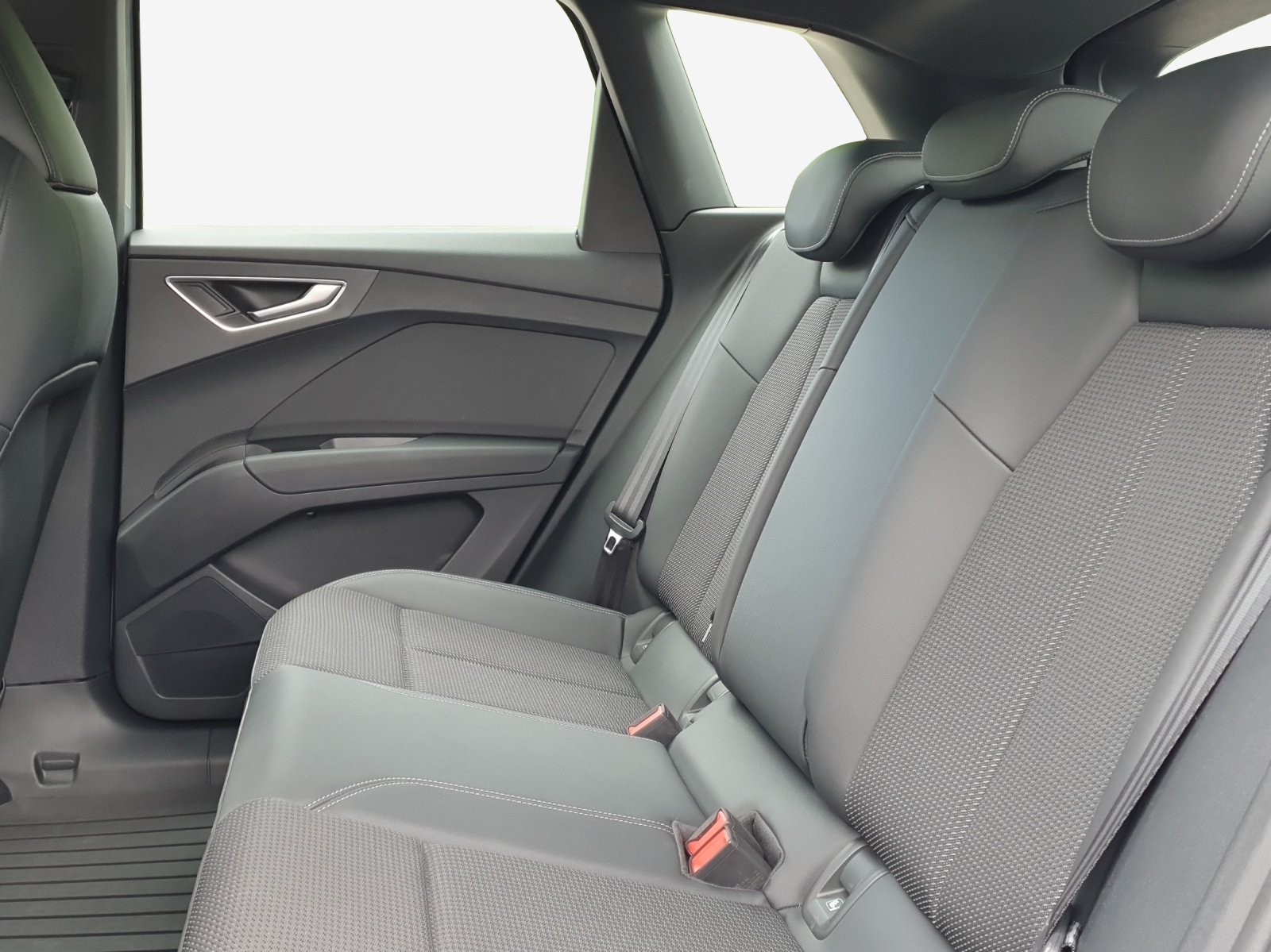 AUDI Q4 e-tron 50 quattro-image-11