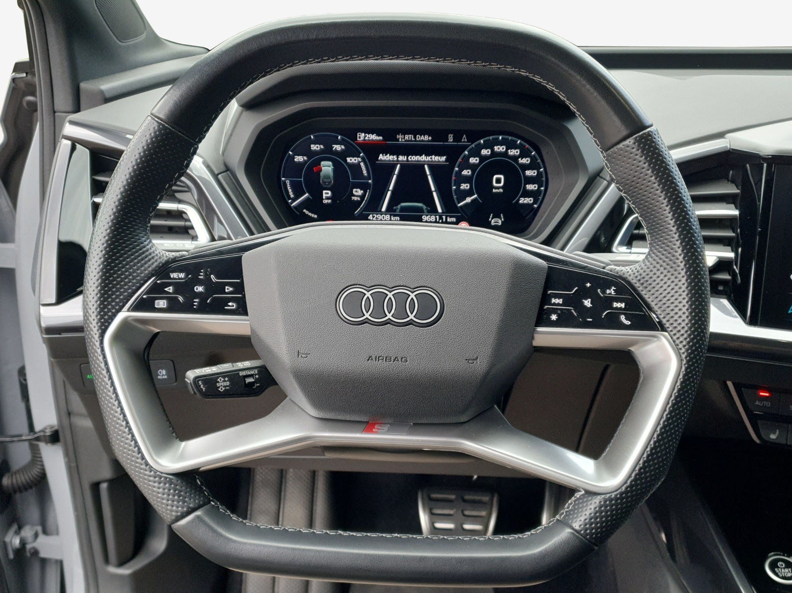 AUDI Q4 e-tron 50 quattro-image-9