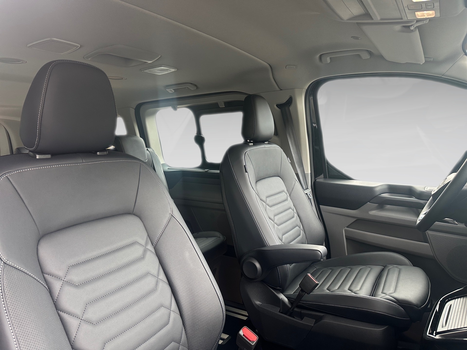 FORD Tourneo Bus 320 L2H1 Titanium Automat 4x4-image-7