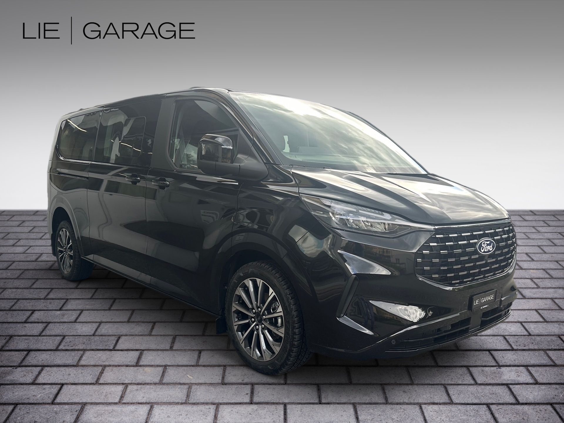 FORD Tourneo Bus 320 L2H1 Titanium Automat 4x4-showroom-element-1