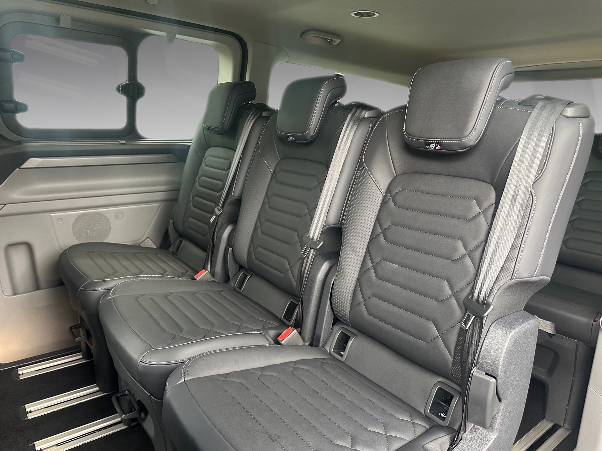 FORD Tourneo Bus 320 L2H1 Titanium Automat 4x4-image-11