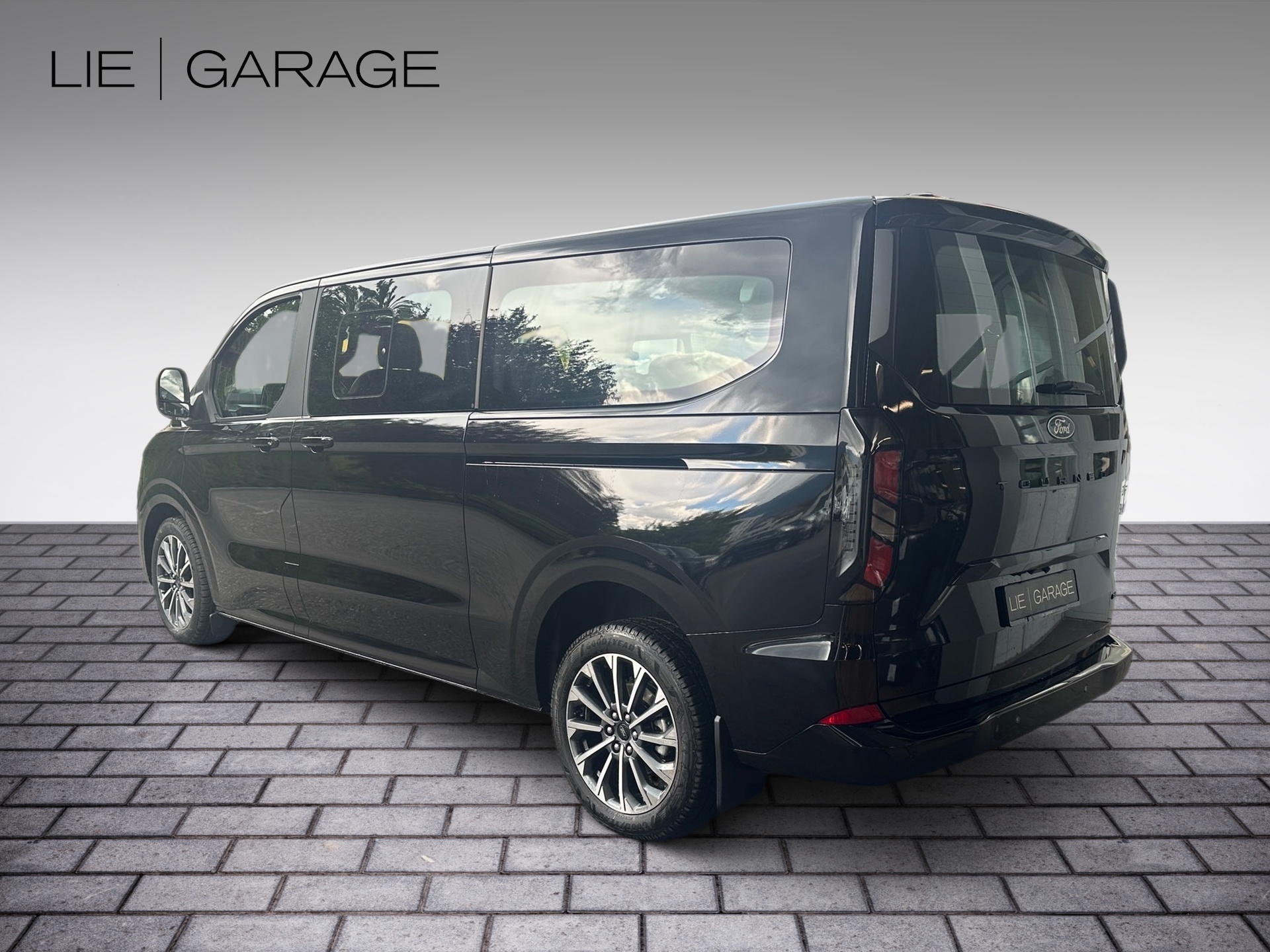 FORD Tourneo Bus 320 L2H1 Titanium Automat 4x4-showroom-element-3