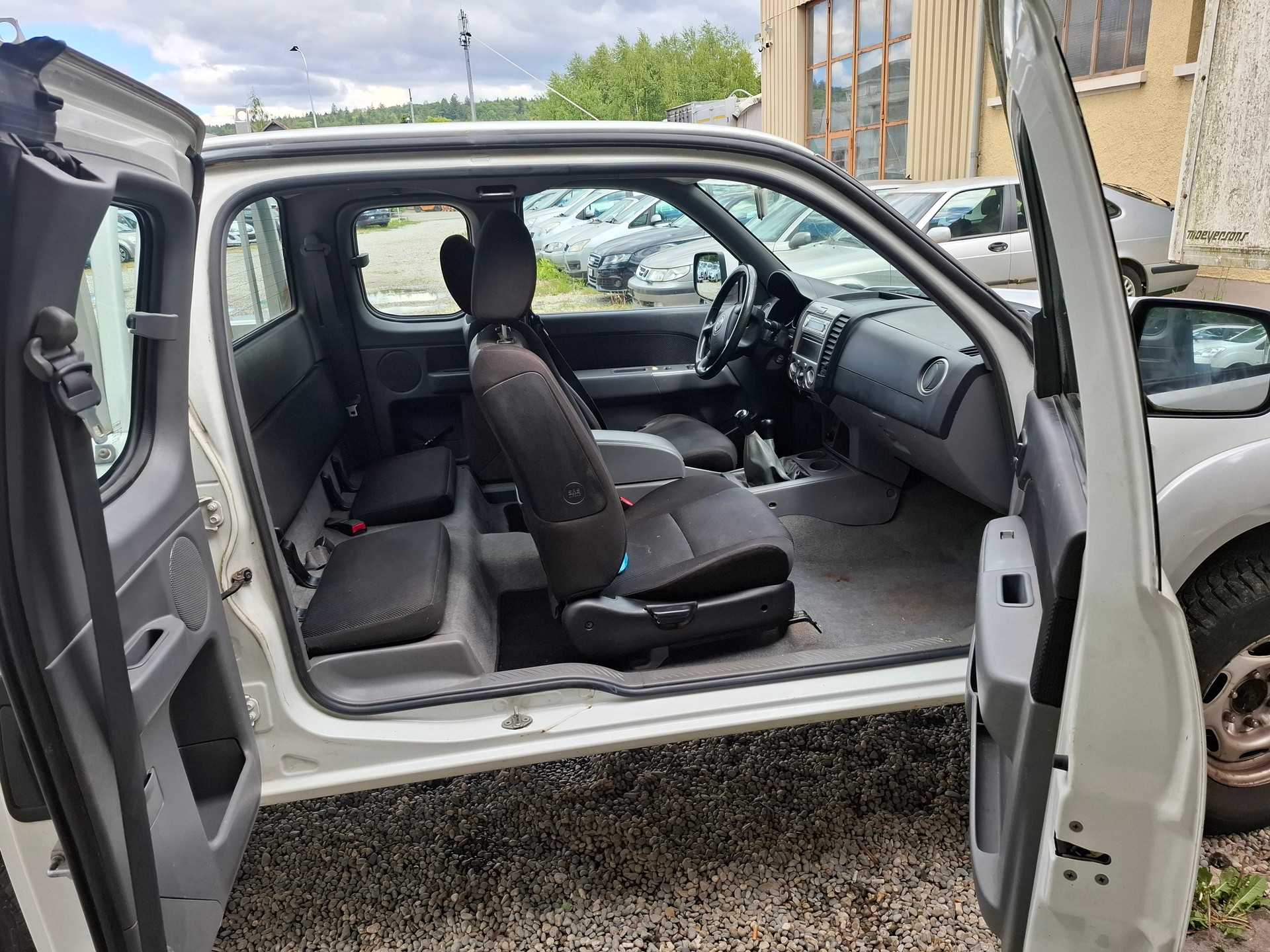 MAZDA BT-50 2.5 CD Tornado 4x4-image-12