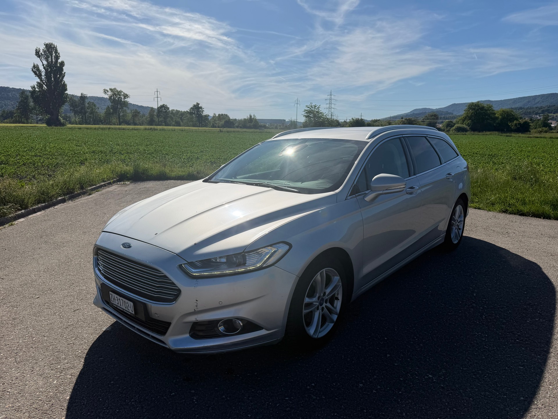 FORD MONDEO-showroom-element-1