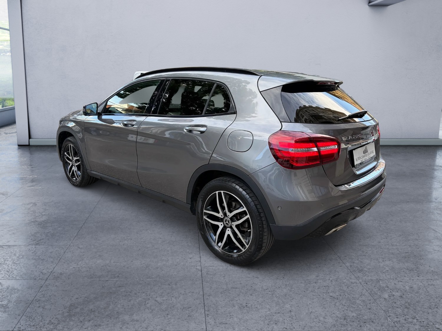 MERCEDES-BENZ GLA 220 Urban 4Matic 7G-DCT-image-3