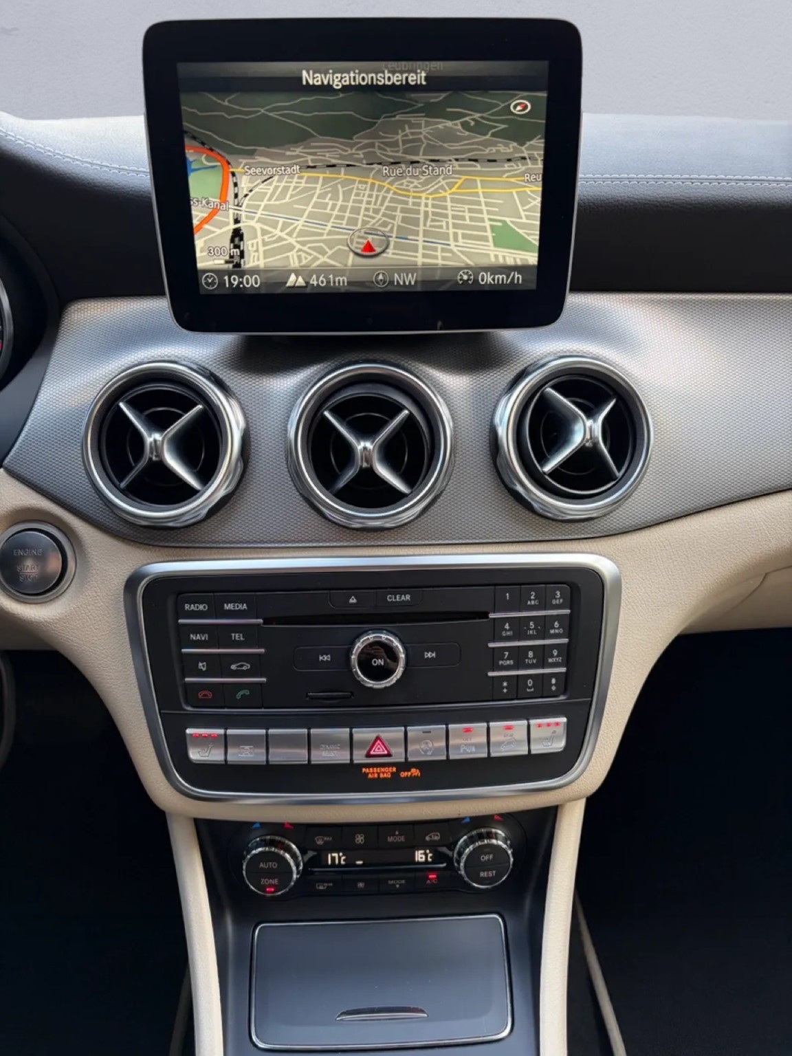 MERCEDES-BENZ GLA 220 Urban 4Matic 7G-DCT-image-13