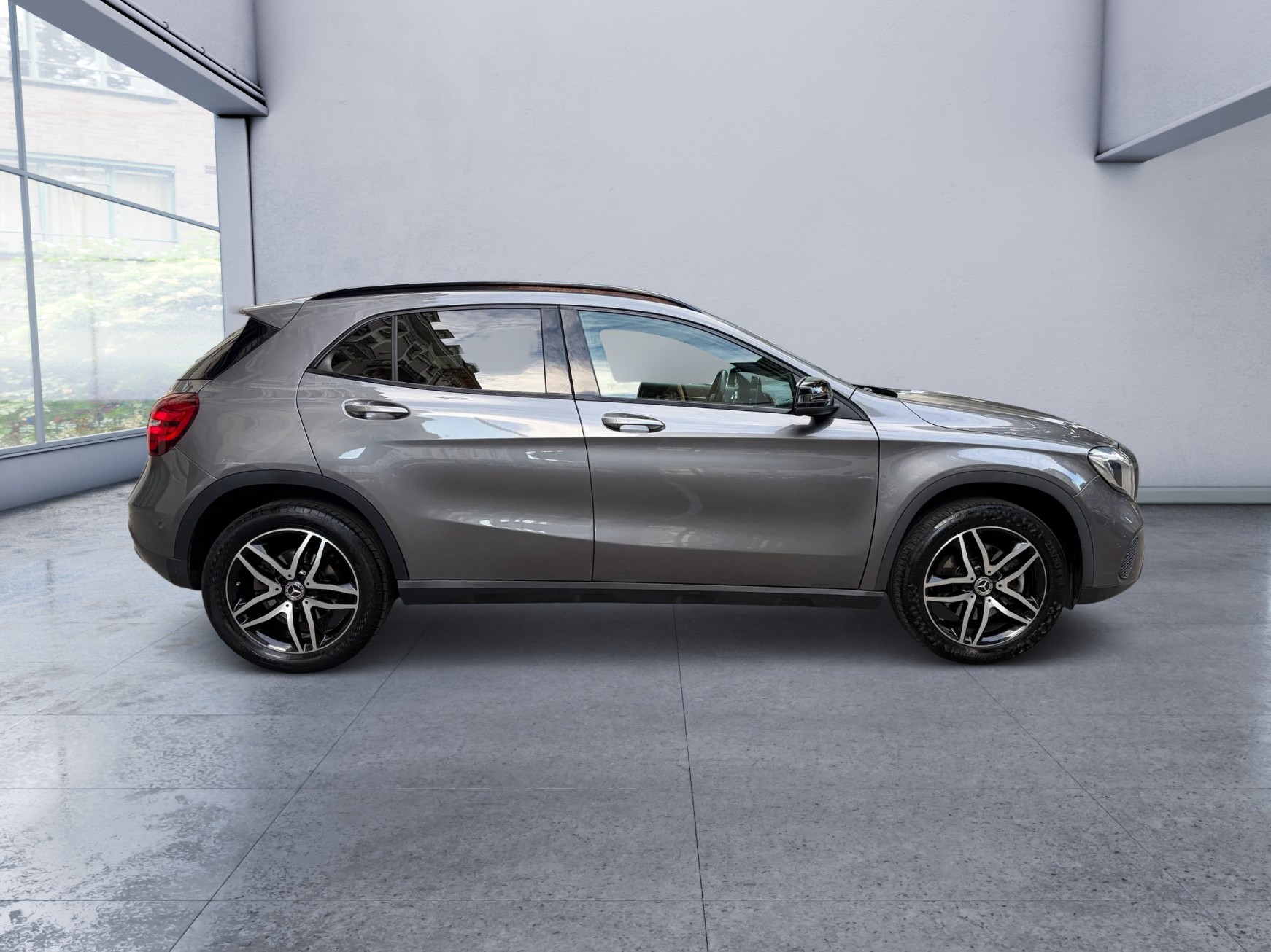 MERCEDES-BENZ GLA 220 Urban 4Matic 7G-DCT-image-4