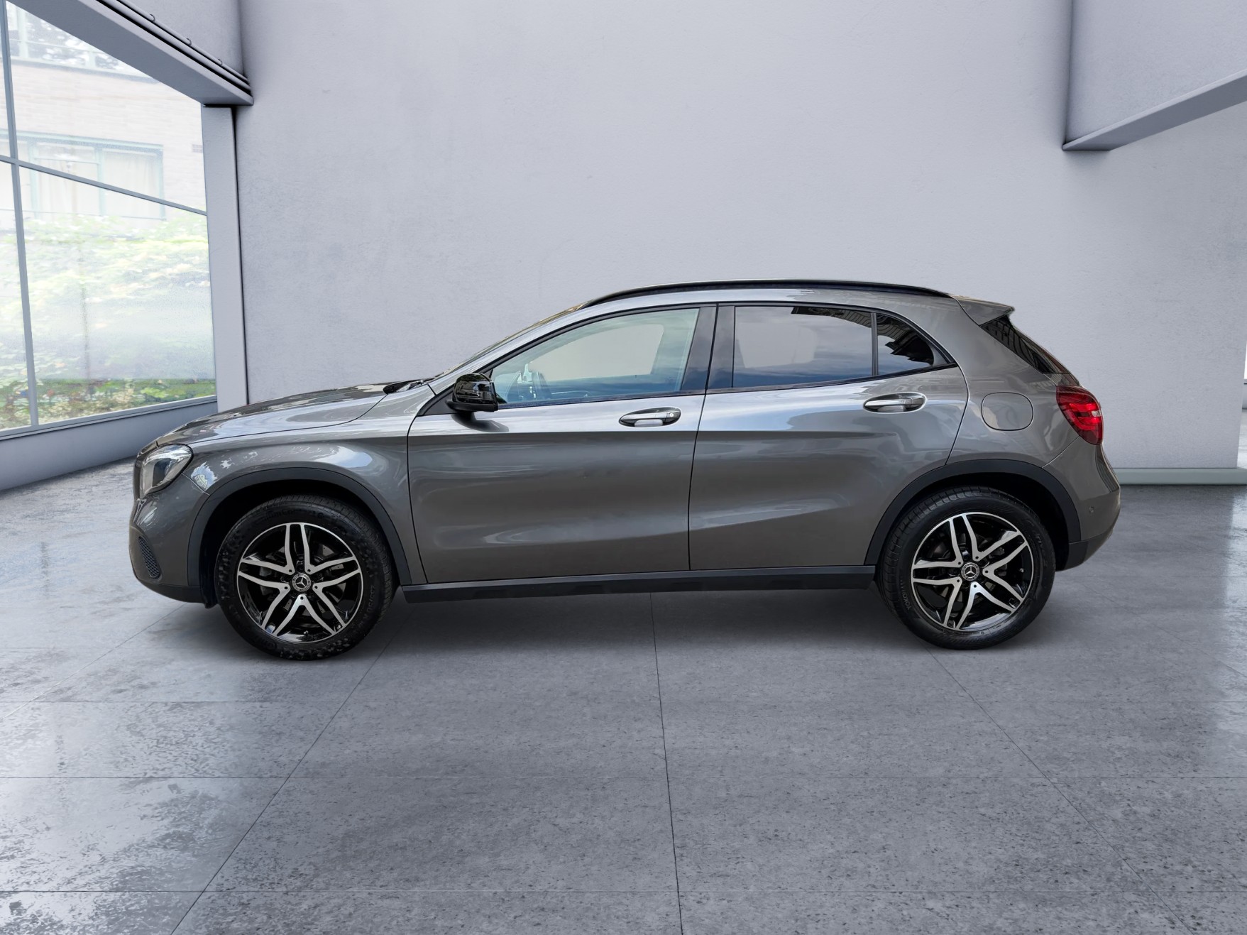 MERCEDES-BENZ GLA 220 Urban 4Matic 7G-DCT-image-2