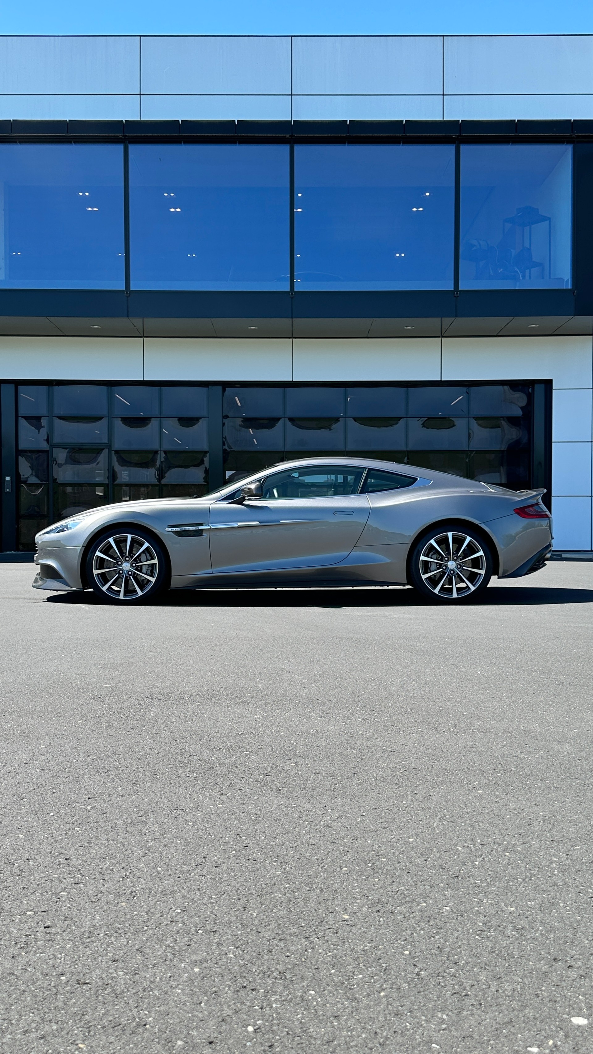 ASTON MARTIN Vanquish V12 5.9-48 Touchtronic 2-image-7