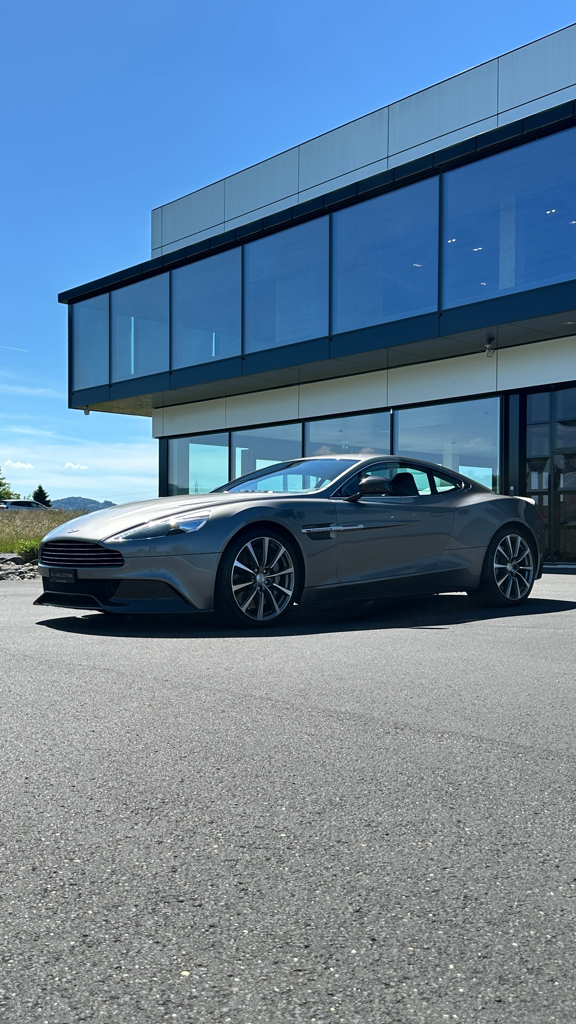 ASTON MARTIN Vanquish V12 5.9-48 Touchtronic 2-image-4