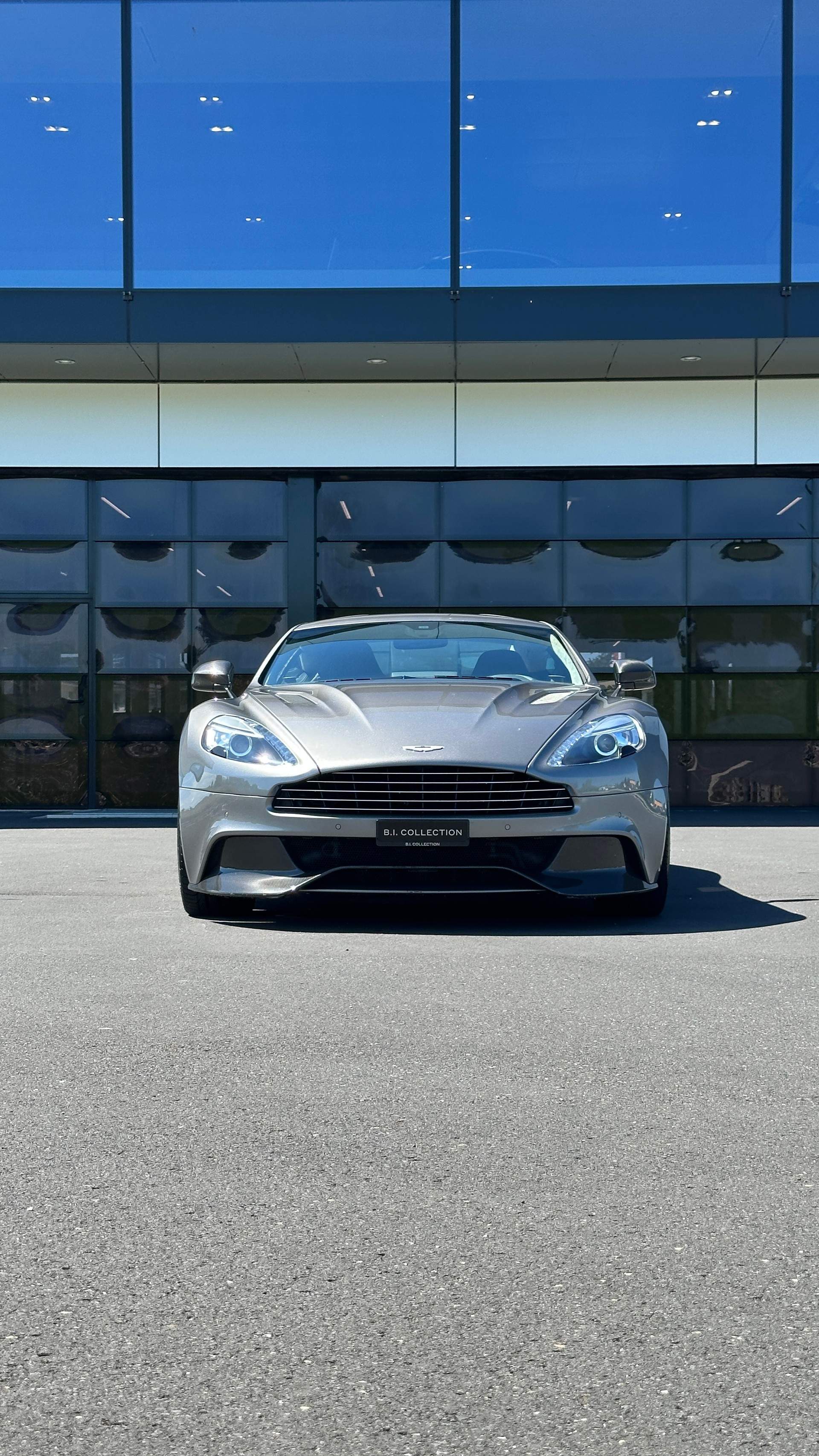 ASTON MARTIN Vanquish V12 5.9-48 Touchtronic 2-image-9