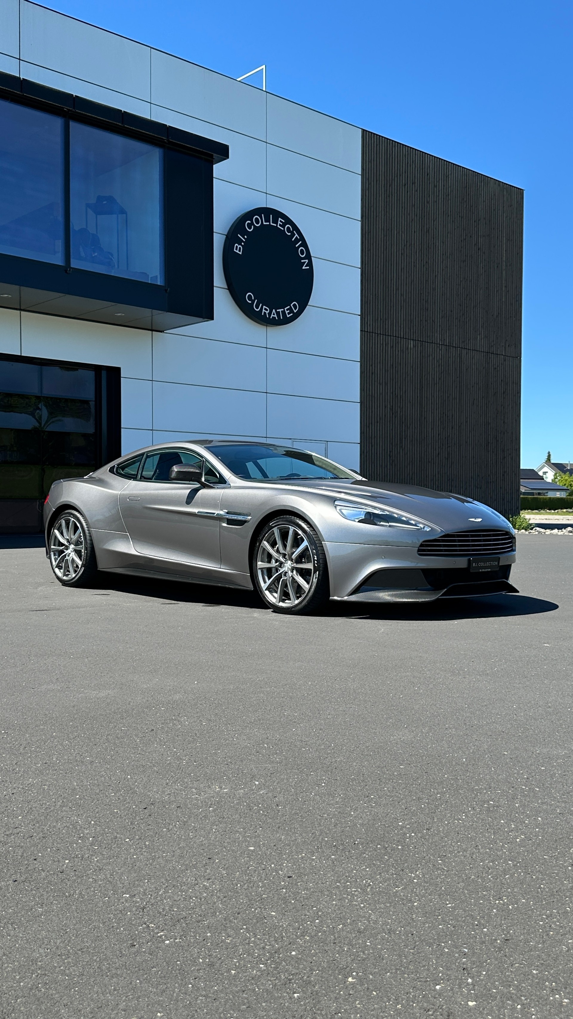 ASTON MARTIN Vanquish V12 5.9-48 Touchtronic 2-showroom-element-2